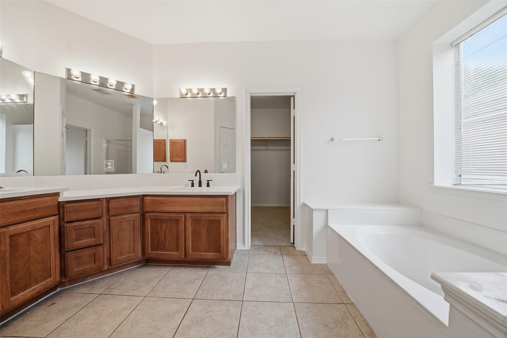 118 Invierno St, Kyle, TX 78640