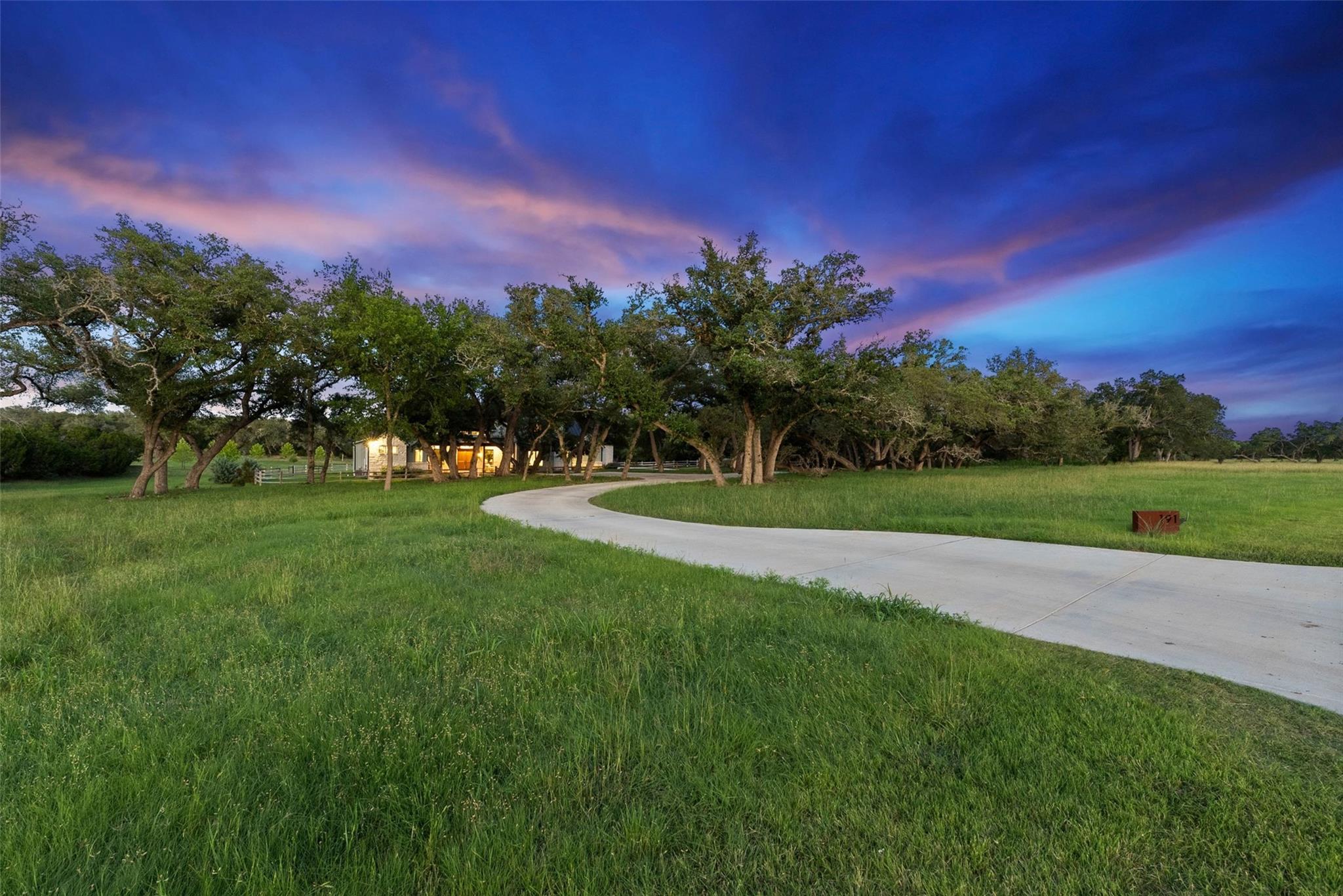 191 Flat Creek Trl, Wimberley, TX 78676