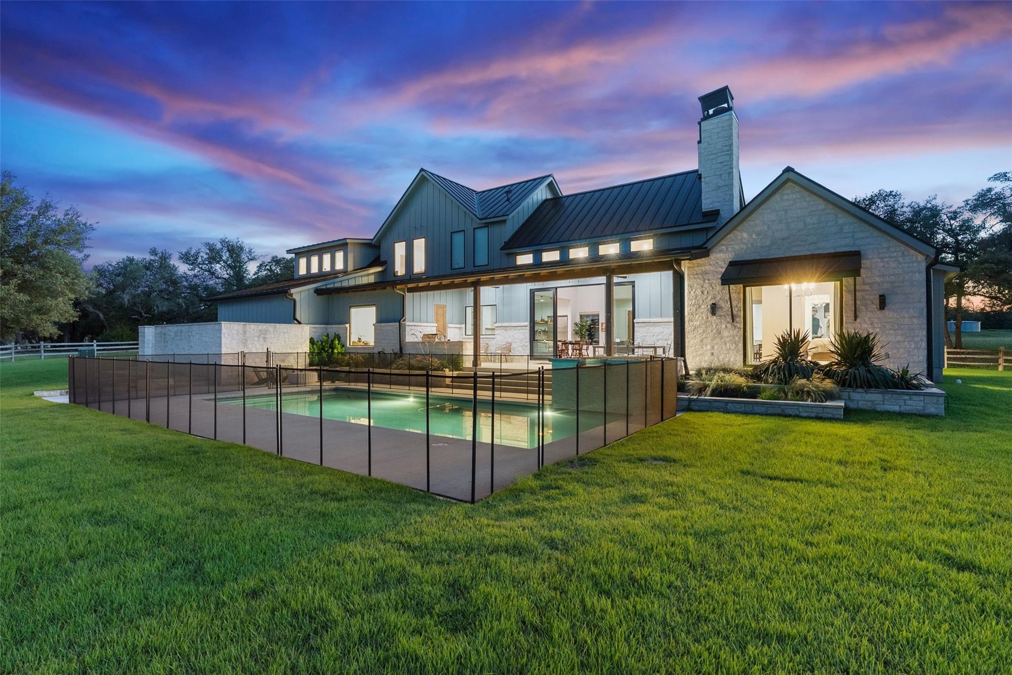 191 Flat Creek Trl, Wimberley, TX 78676