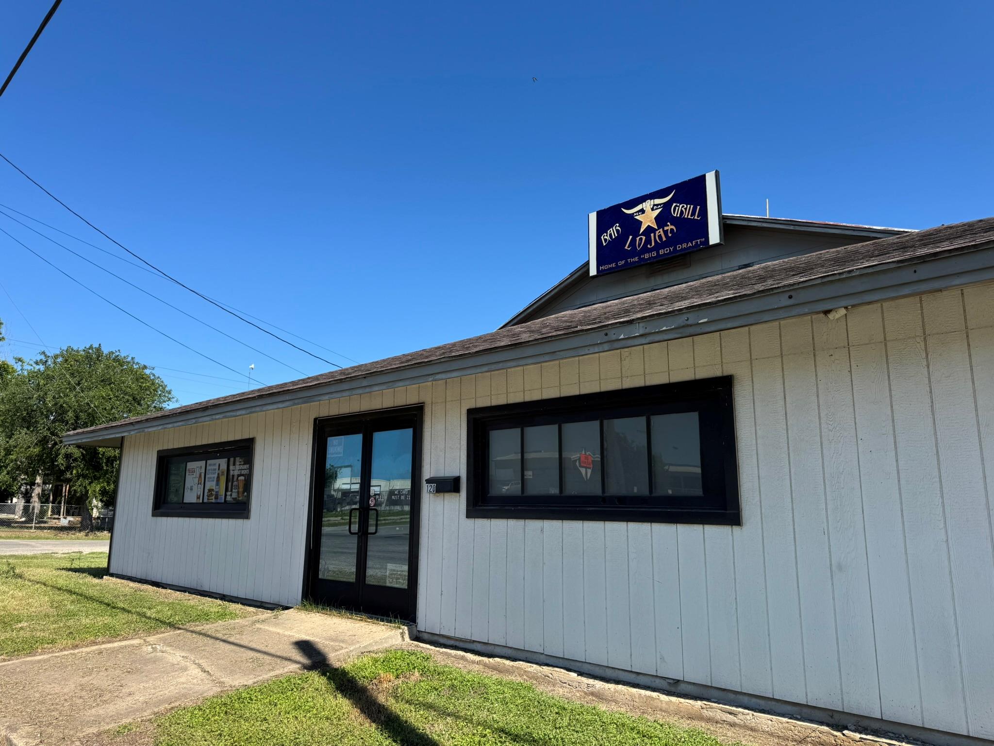 120 W 3rd St, Nixon, TX 78140