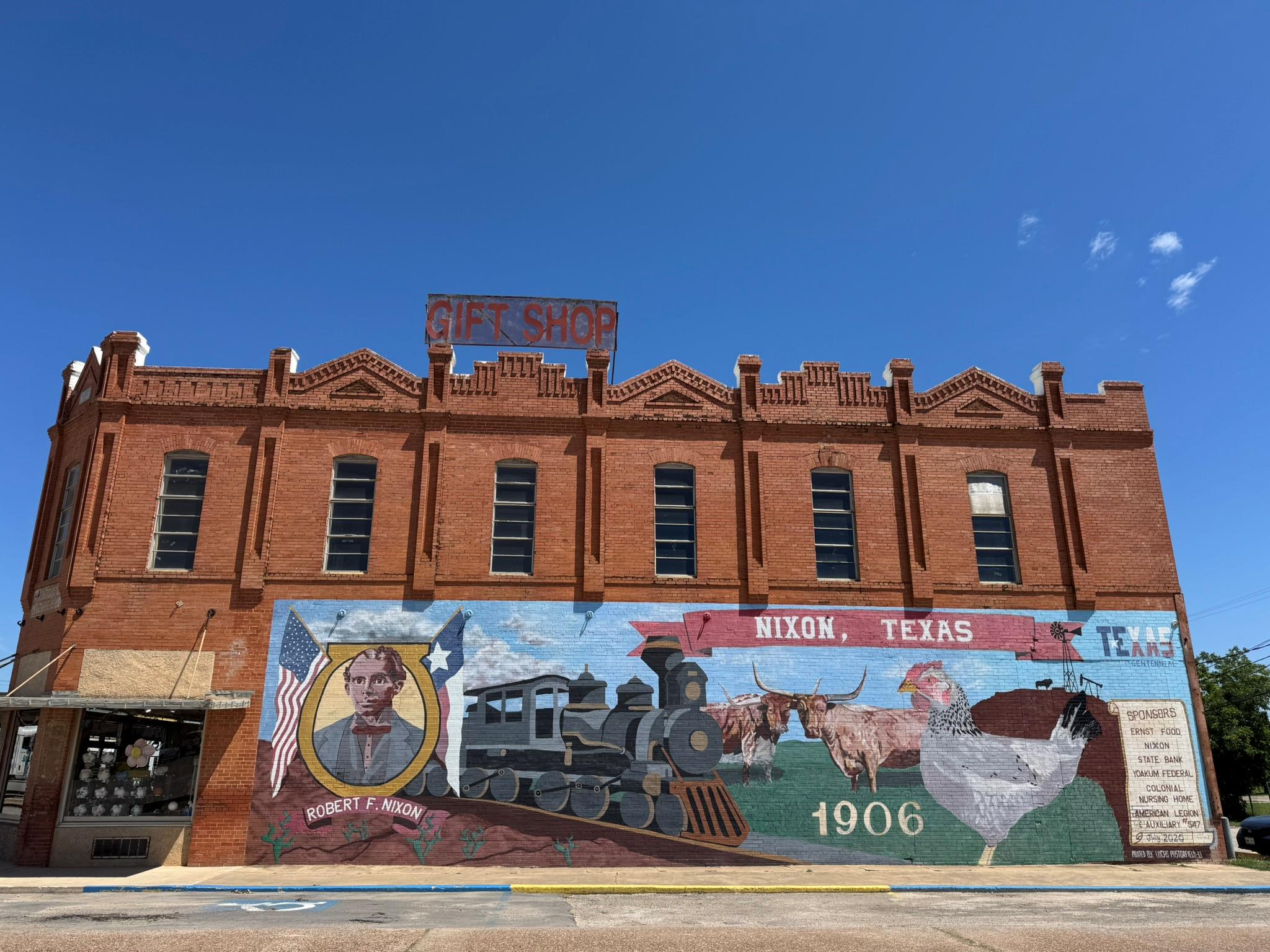 120 W 3rd St, Nixon, TX 78140