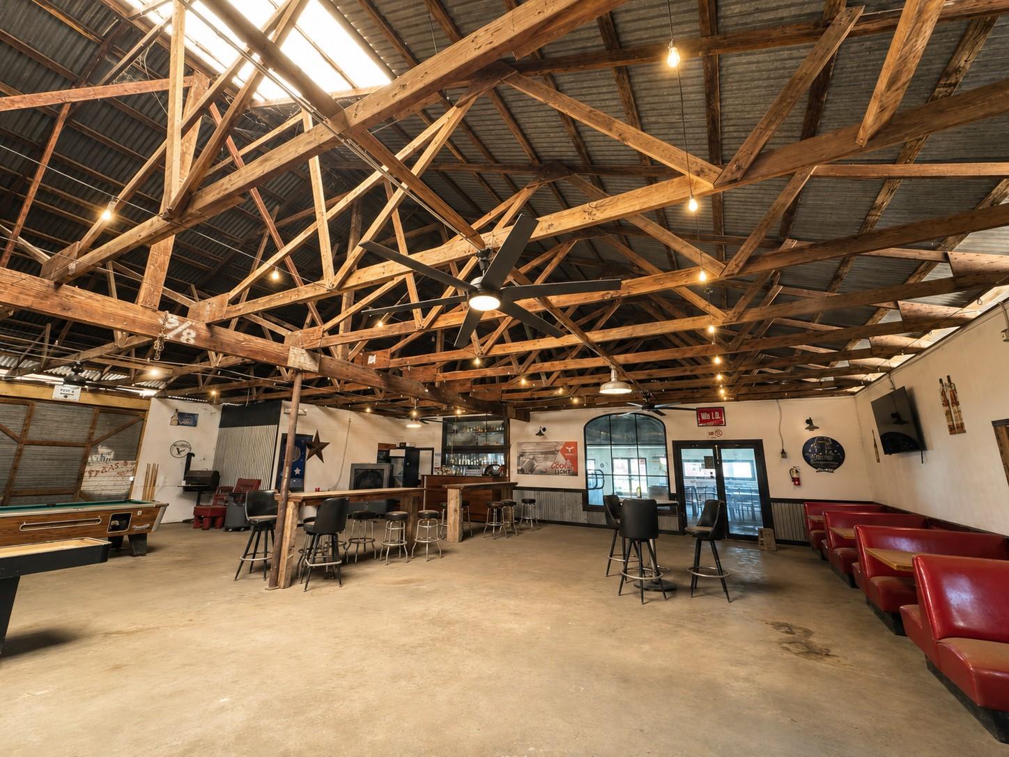 120 W 3rd St, Nixon, TX 78140