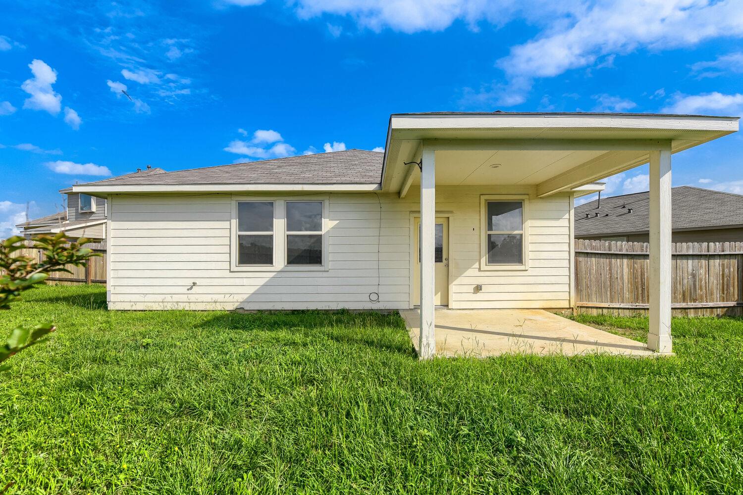 13990 Katlin Rd, Cut and Shoot, TX 77306