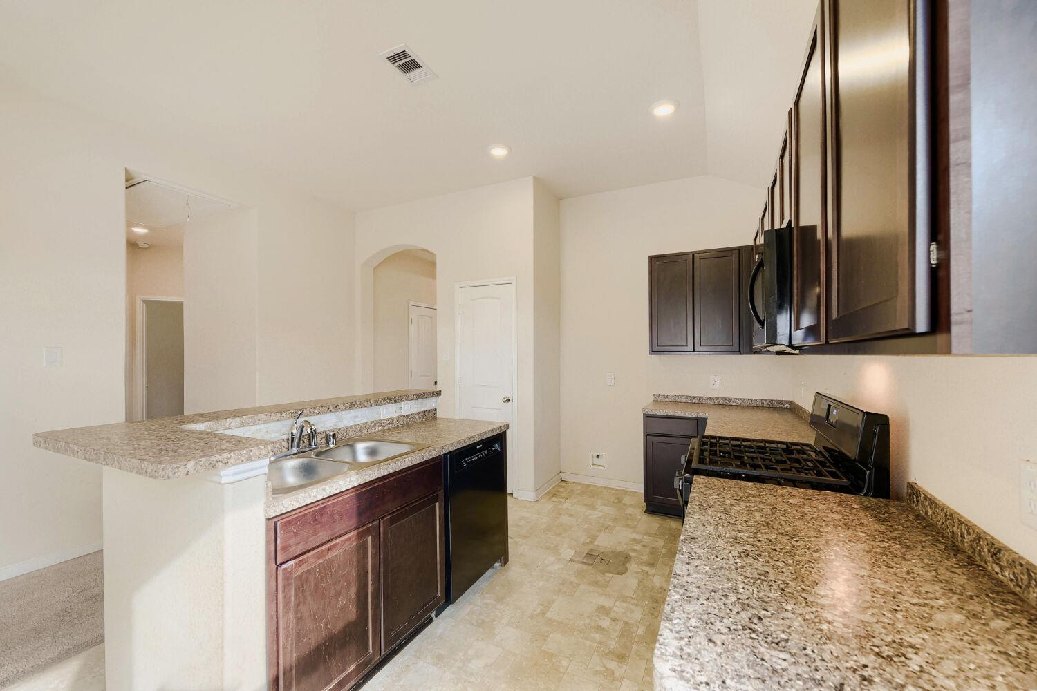 13990 Katlin Rd, Cut and Shoot, TX 77306