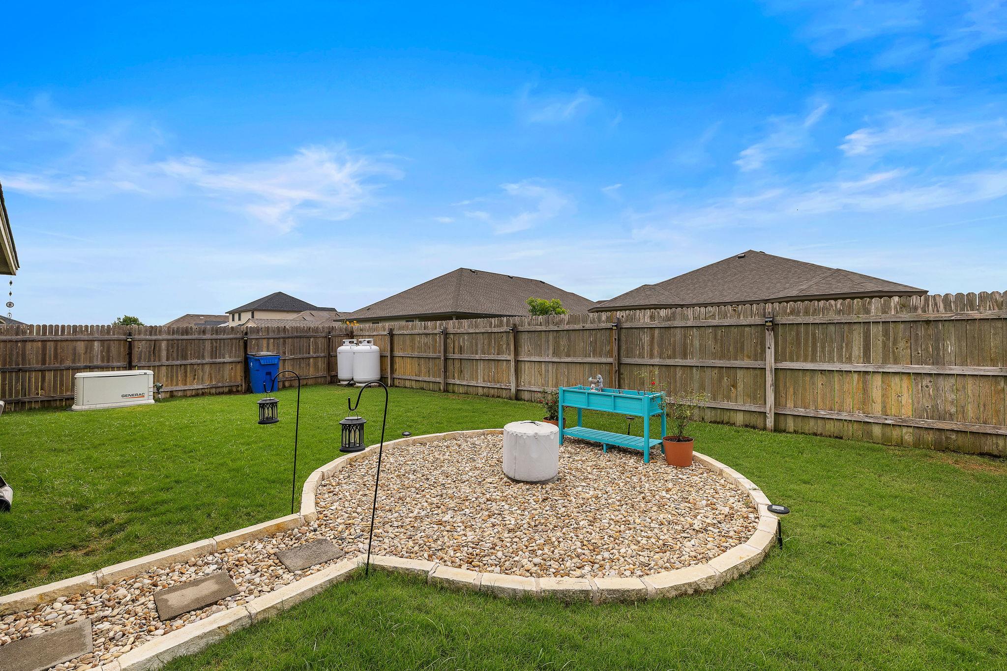 125 Beth Ann Loop, Taylor, TX 76574