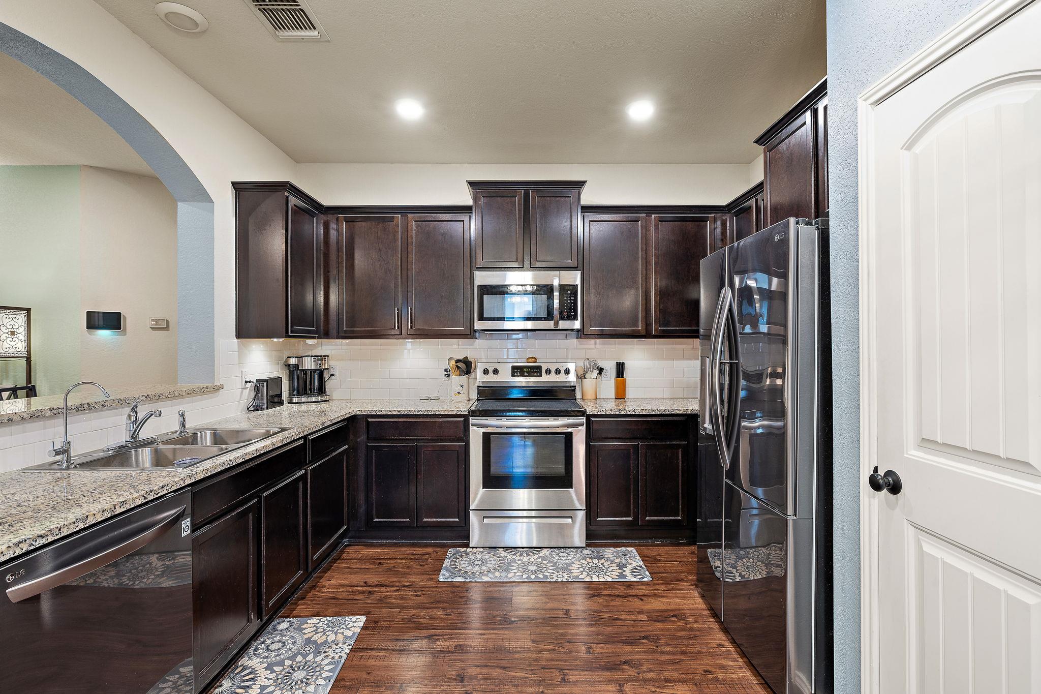 125 Beth Ann Loop, Taylor, TX 76574