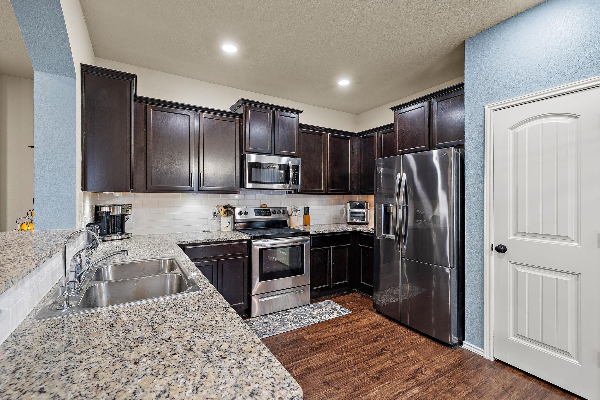 125 Beth Ann Loop, Taylor, TX 76574