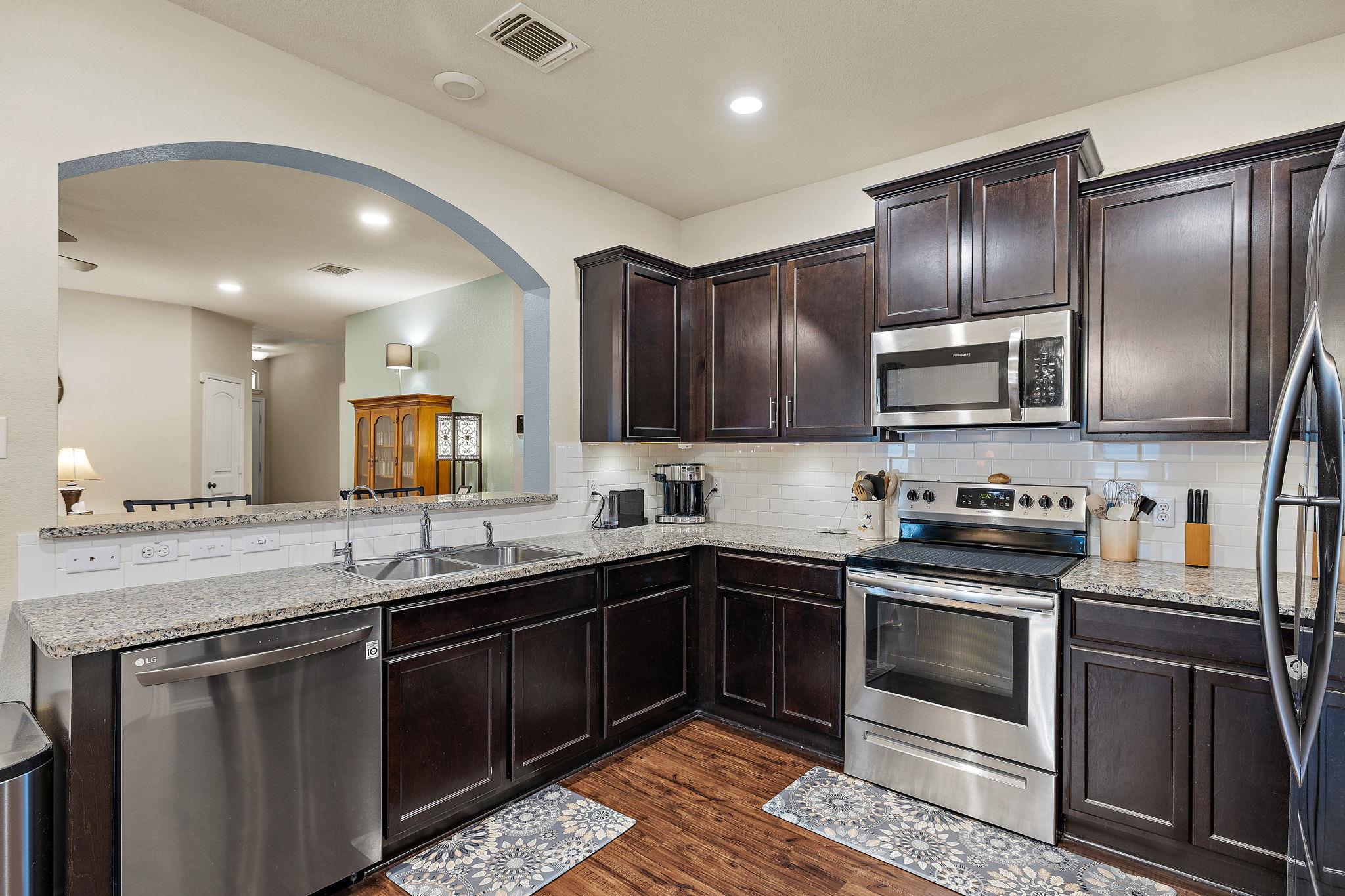 125 Beth Ann Loop, Taylor, TX 76574