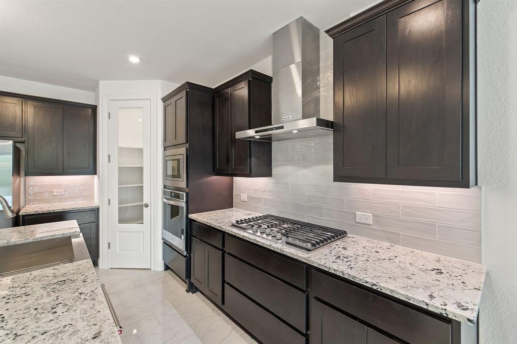 1045 Villa Rialto Vw, Leander, TX 78641