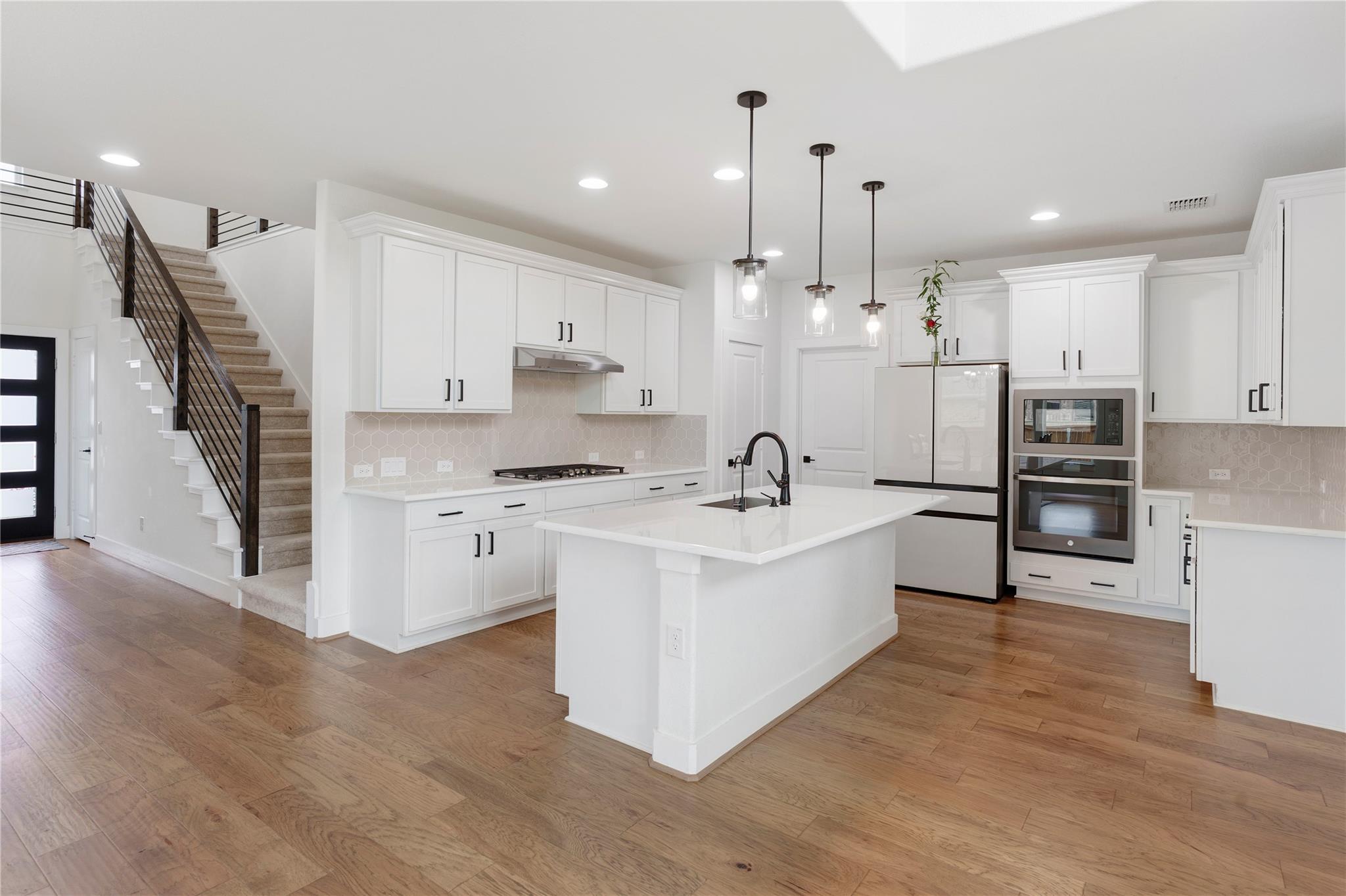 300 Hollister Dr, Liberty Hill, TX 78642