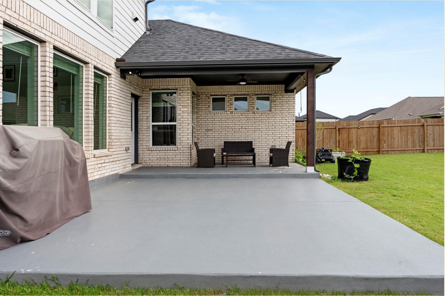 300 Hollister Dr, Liberty Hill, TX 78642