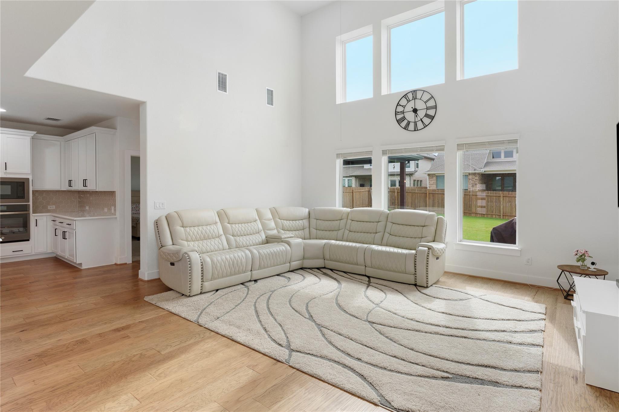 300 Hollister Dr, Liberty Hill, TX 78642