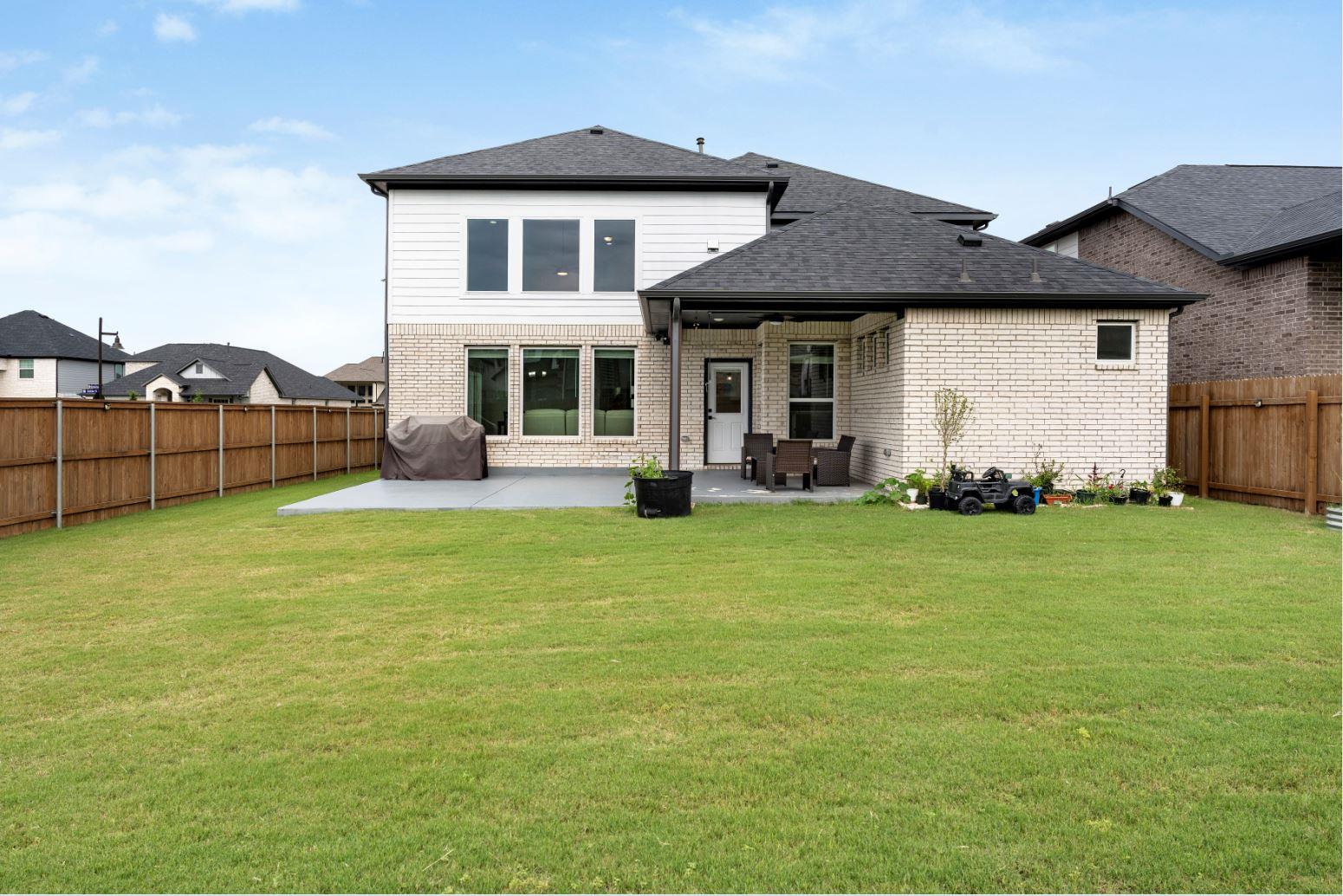 300 Hollister Dr, Liberty Hill, TX 78642