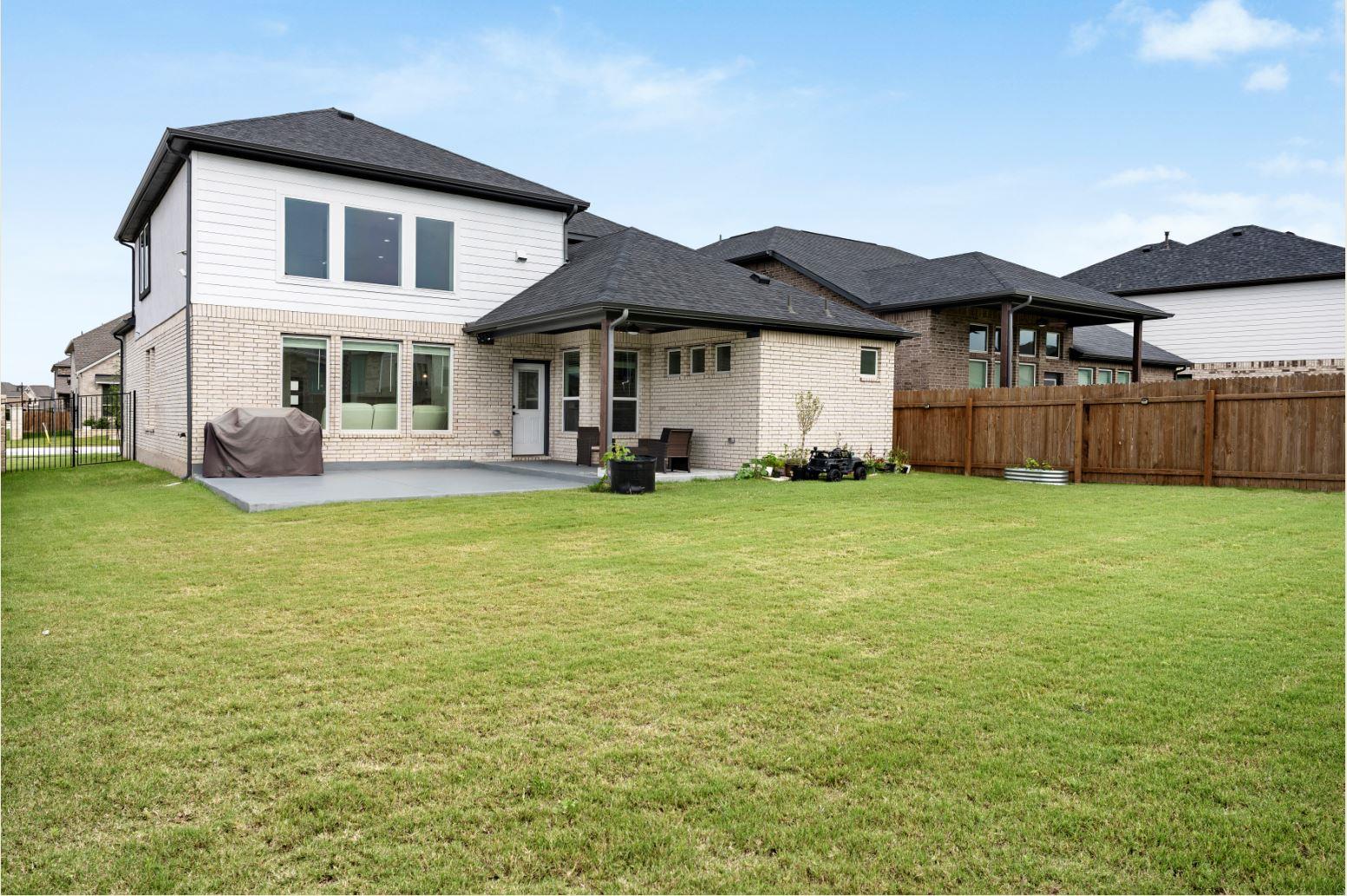 300 Hollister Dr, Liberty Hill, TX 78642