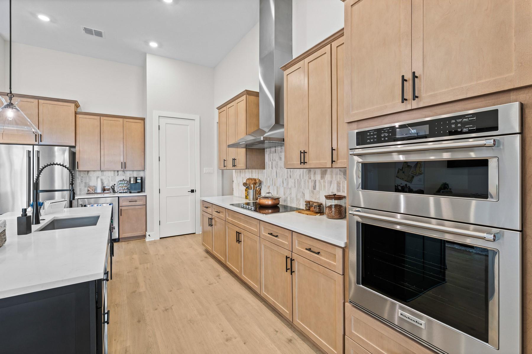 313 E Luna Blue Ln, Jarrell, TX 76537