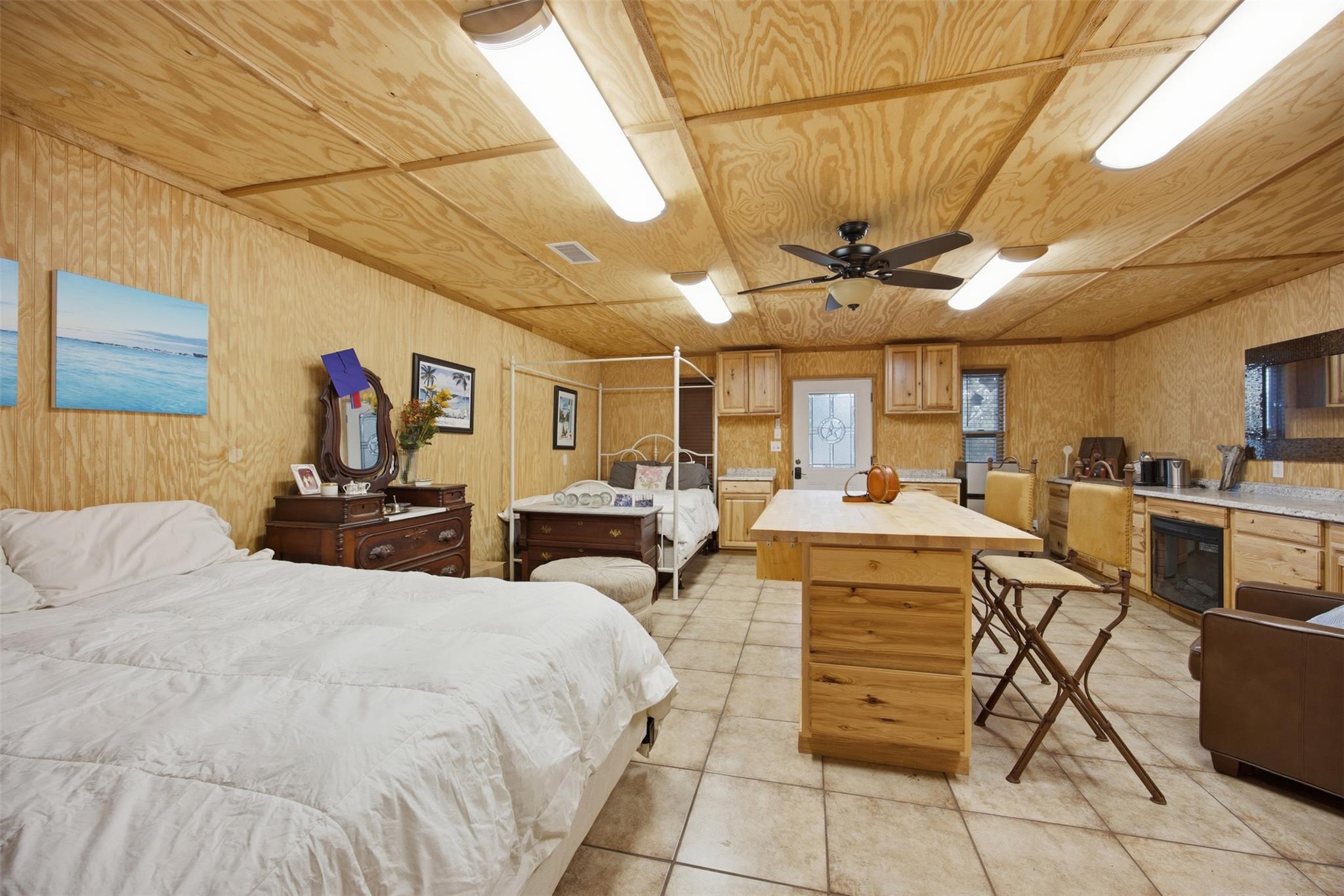 2936 FM 1704, Elgin, TX 78621