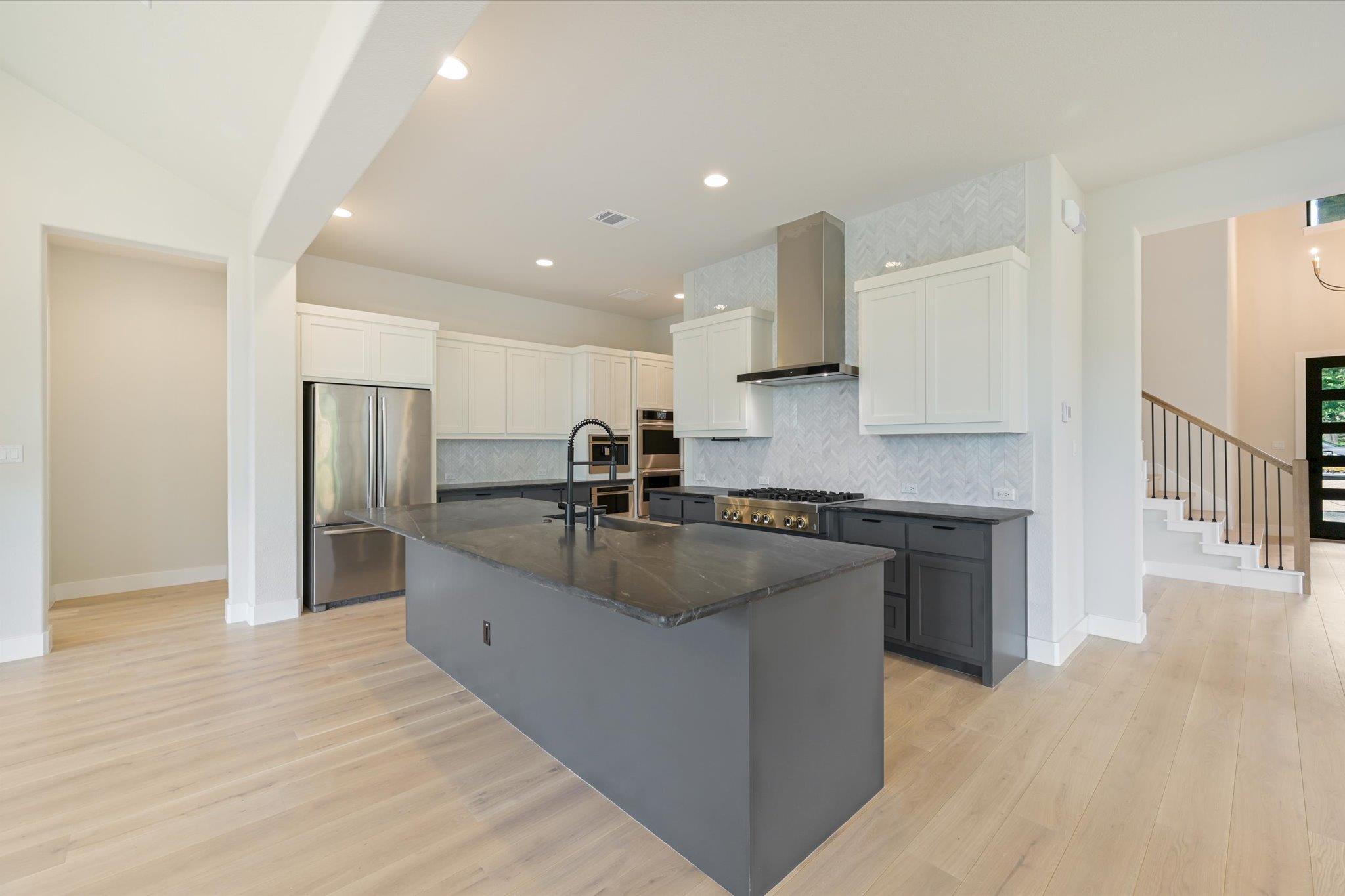 913 Presa Arriba Rd, Austin, TX 78733
