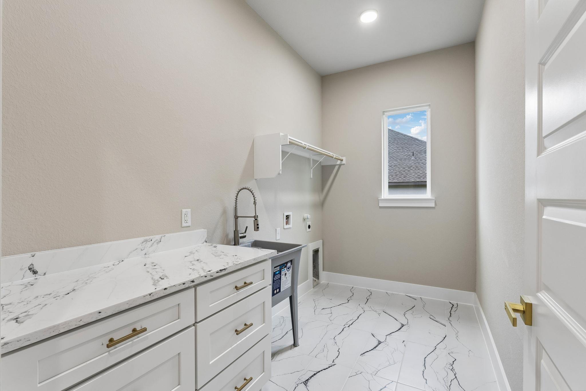 114 Heleakala Dr, Bastrop, TX 78602