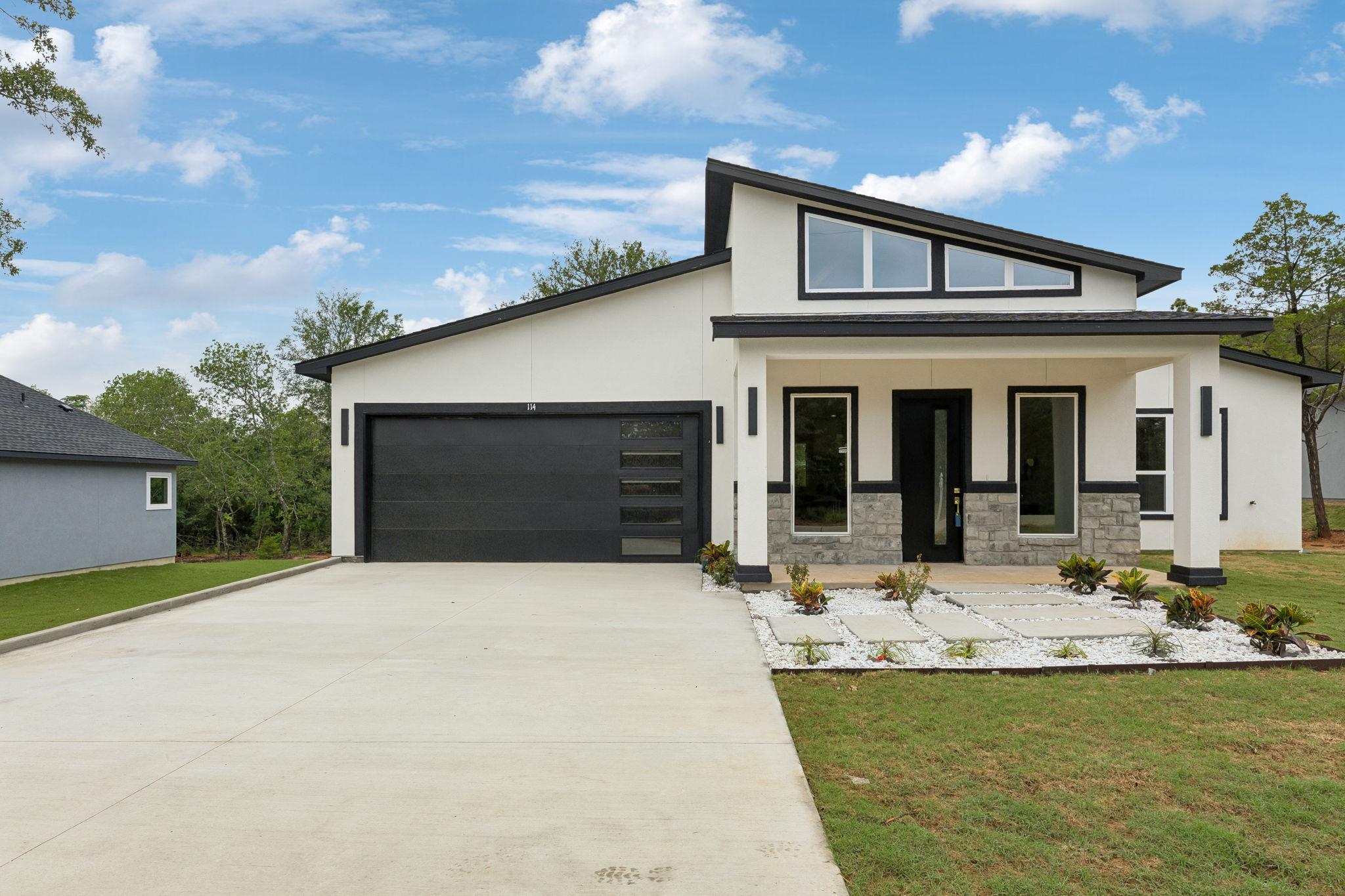 114 Heleakala Dr, Bastrop, TX 78602