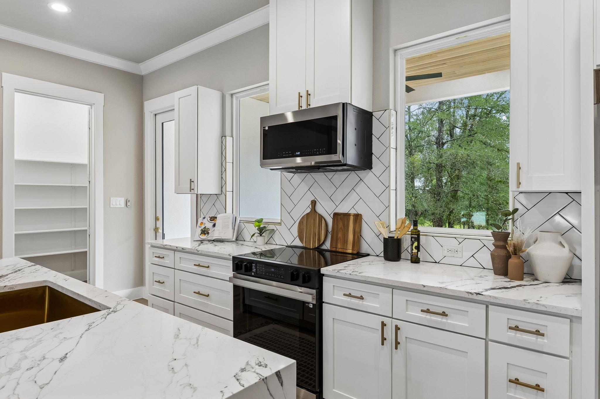 114 Heleakala Dr, Bastrop, TX 78602