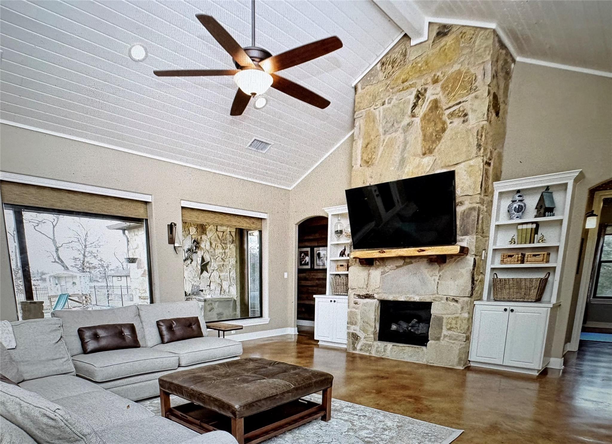 126 Packsaddle Dr, Bastrop, TX 78602