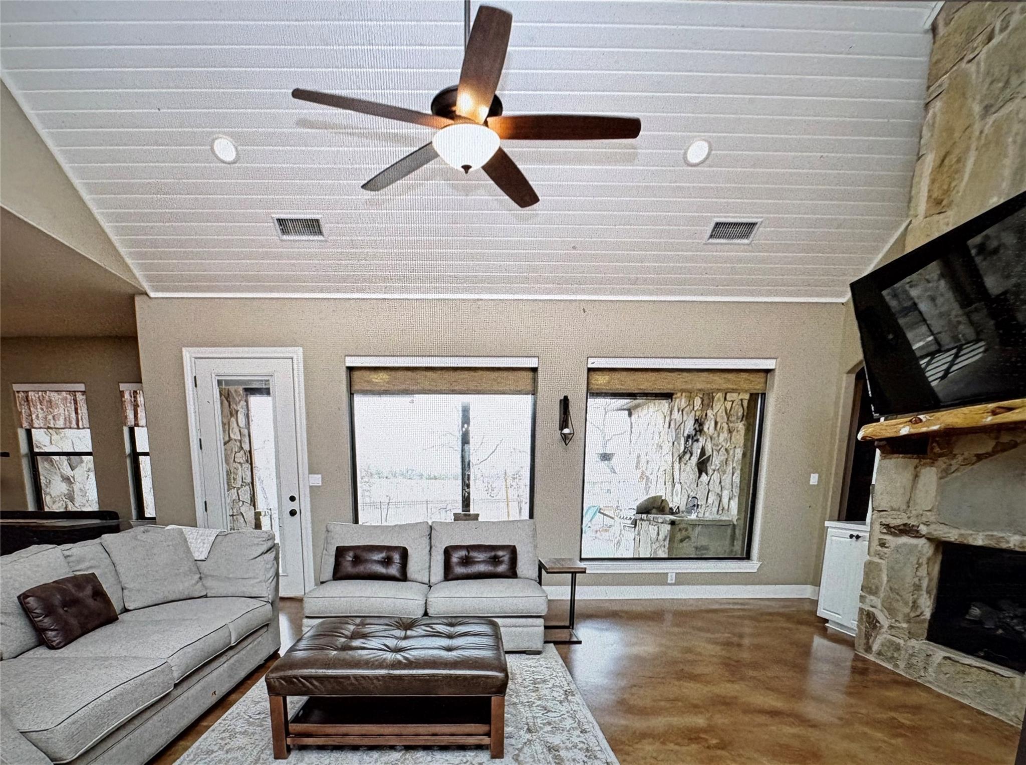 126 Packsaddle Dr, Bastrop, TX 78602