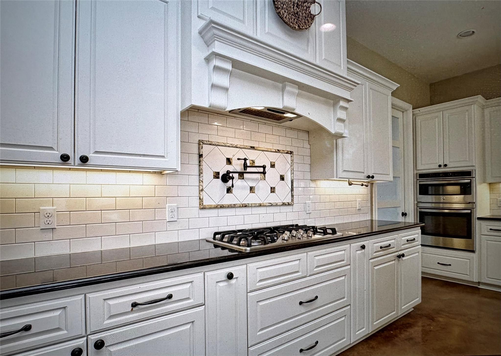 126 Packsaddle Dr, Bastrop, TX 78602