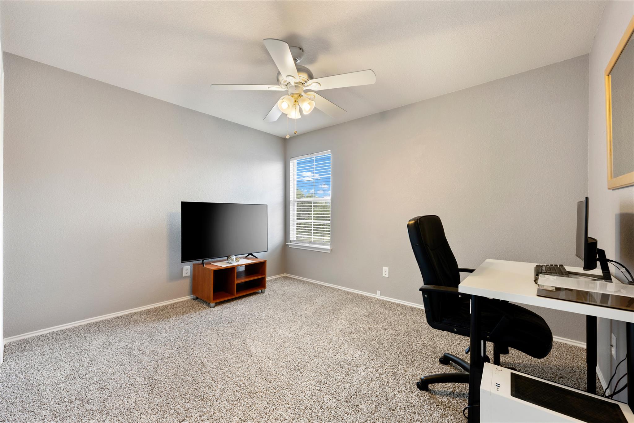 1104 Henderson Dr, Leander, TX 78641