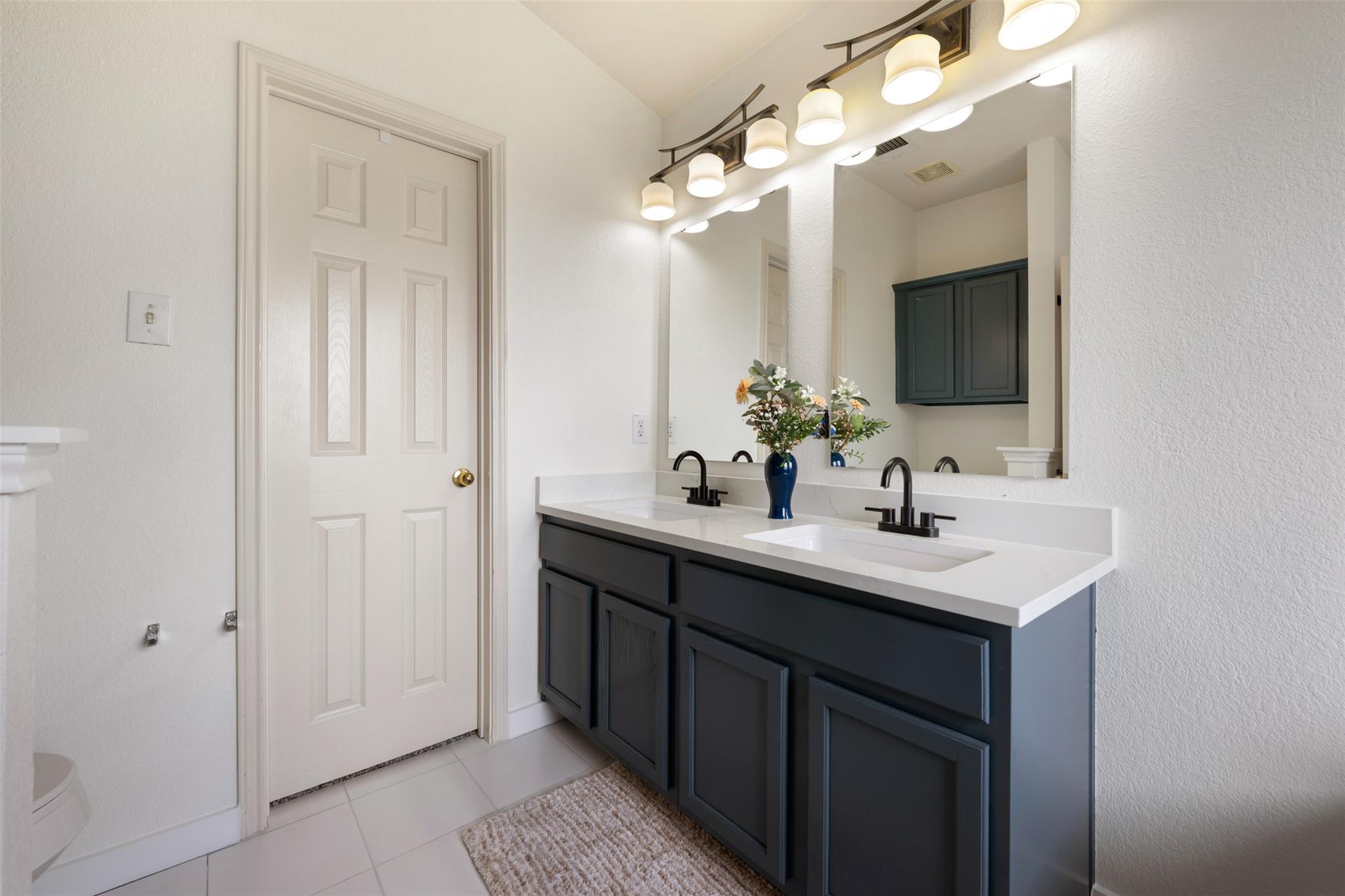 1104 Henderson Dr, Leander, TX 78641
