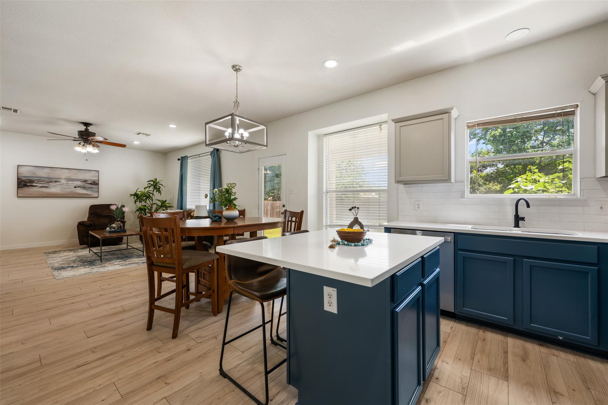 1104 Henderson Dr, Leander, TX 78641