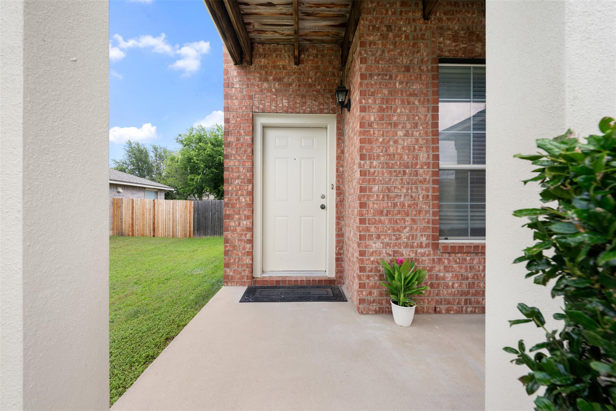 1104 Henderson Dr, Leander, TX 78641