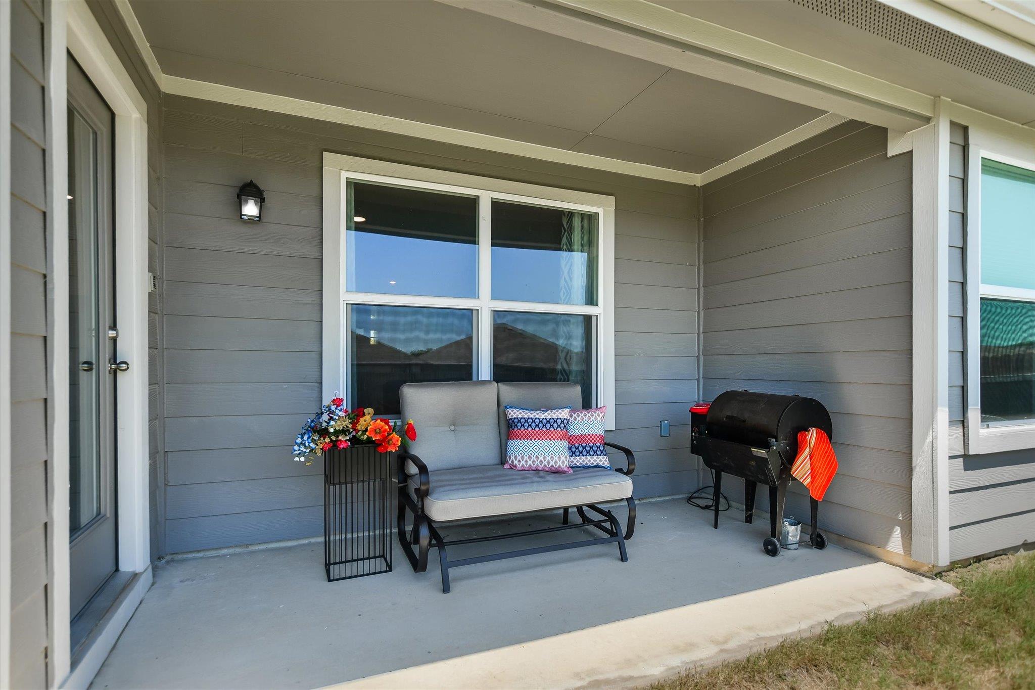 308 Pedernales Ln, Hutto, TX 78634