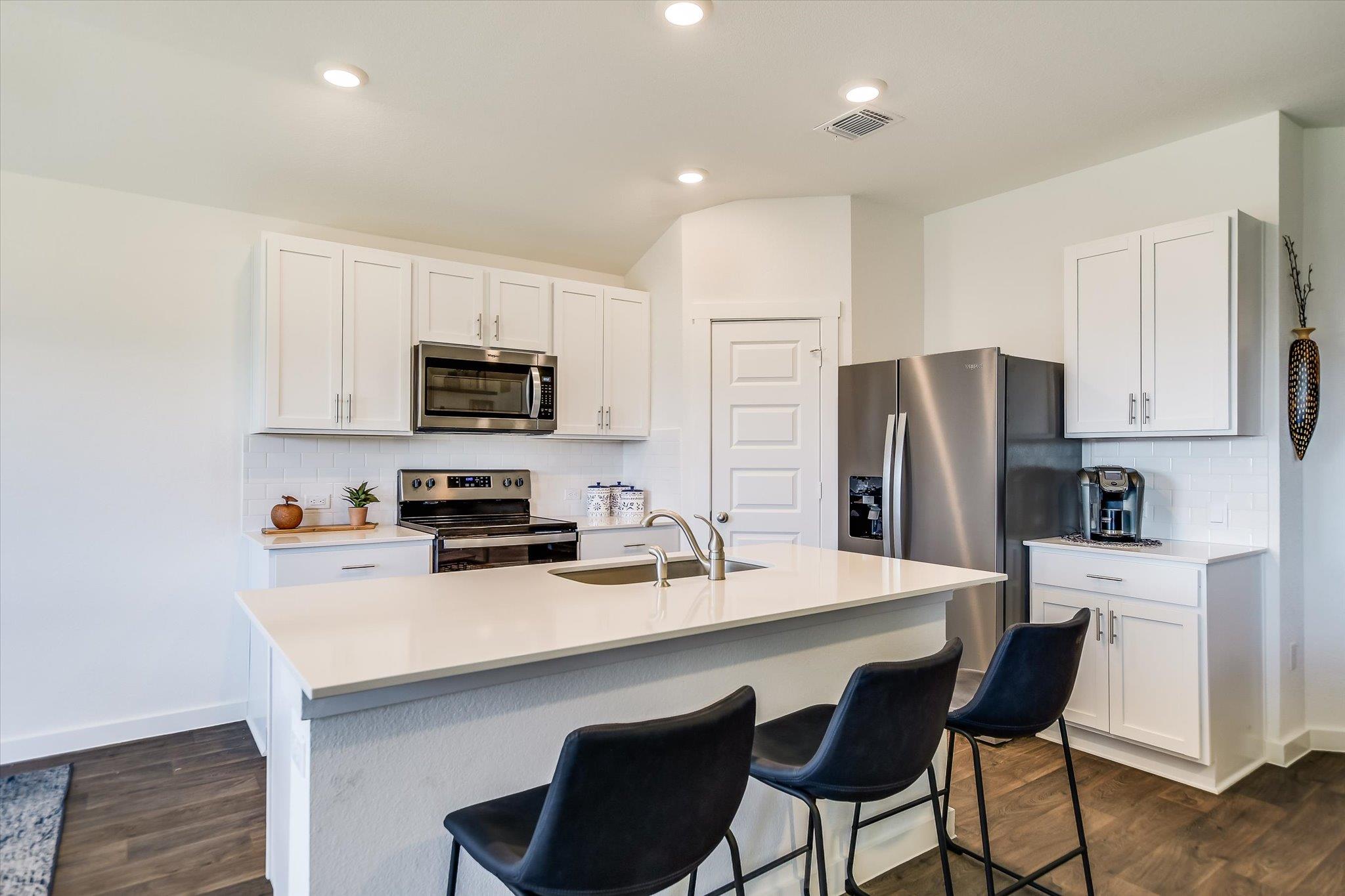 308 Pedernales Ln, Hutto, TX 78634