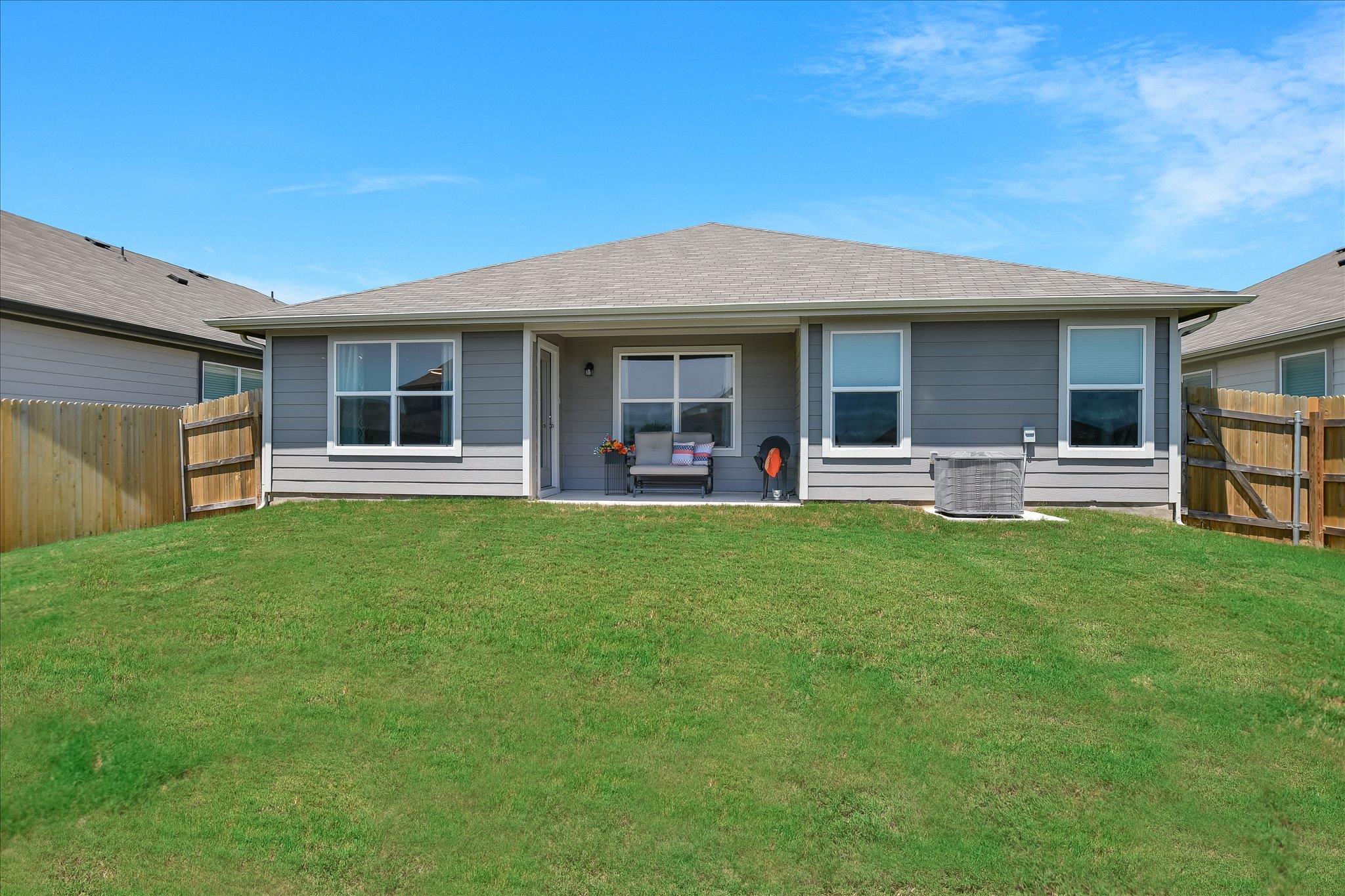 308 Pedernales Ln, Hutto, TX 78634