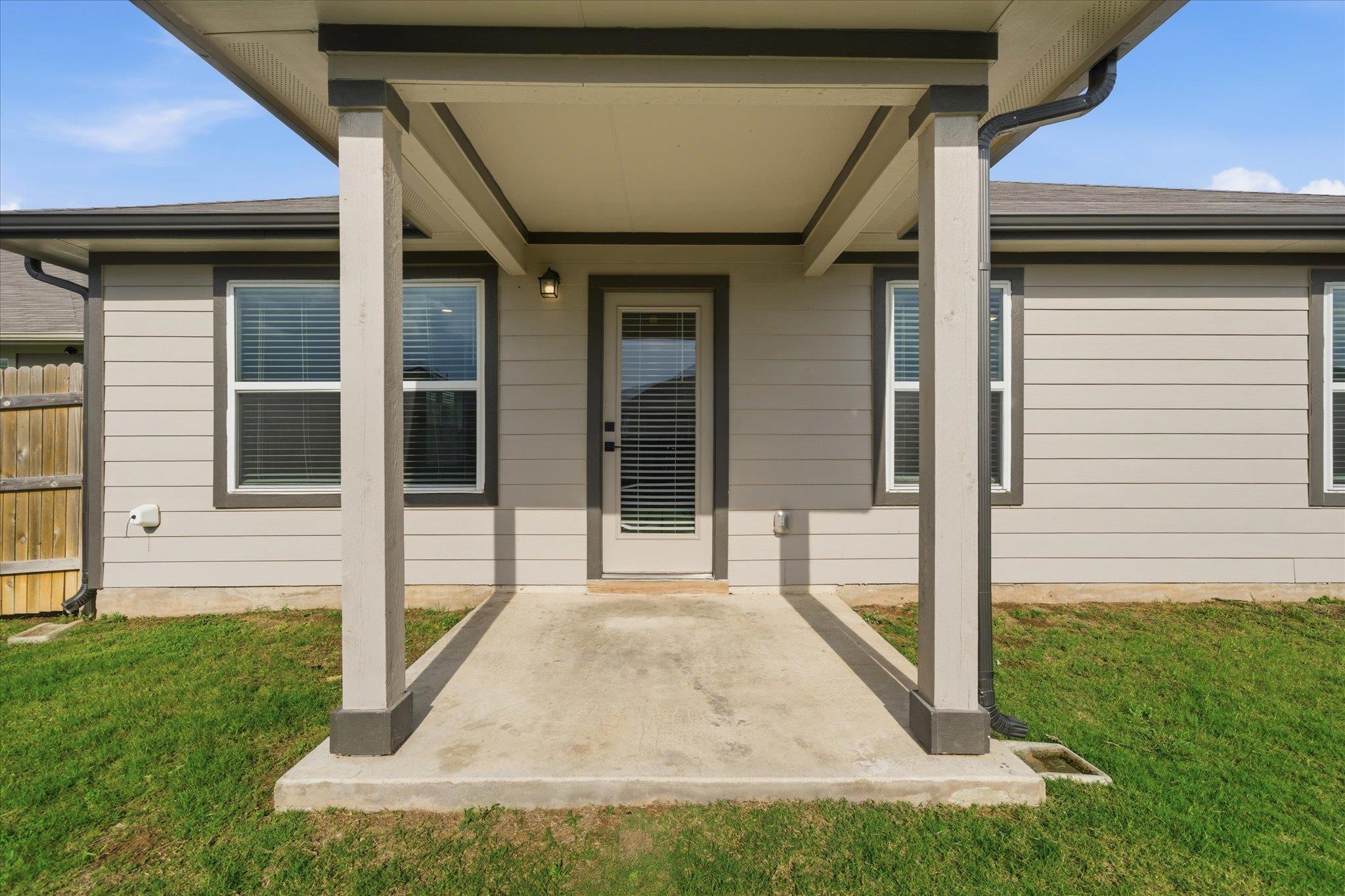 105 Krause Springs Dr, Hutto, TX 78634