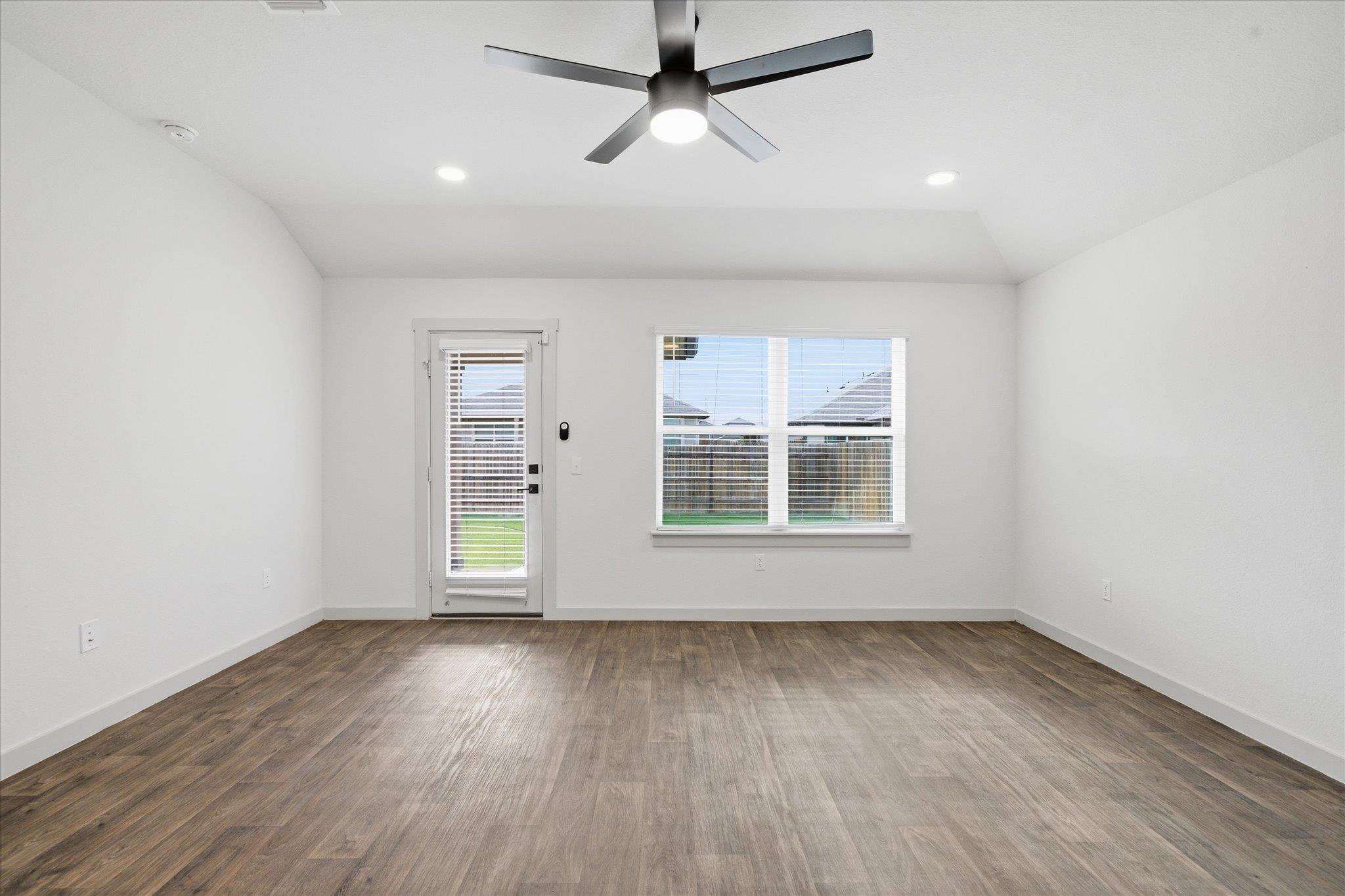 105 Krause Springs Dr, Hutto, TX 78634