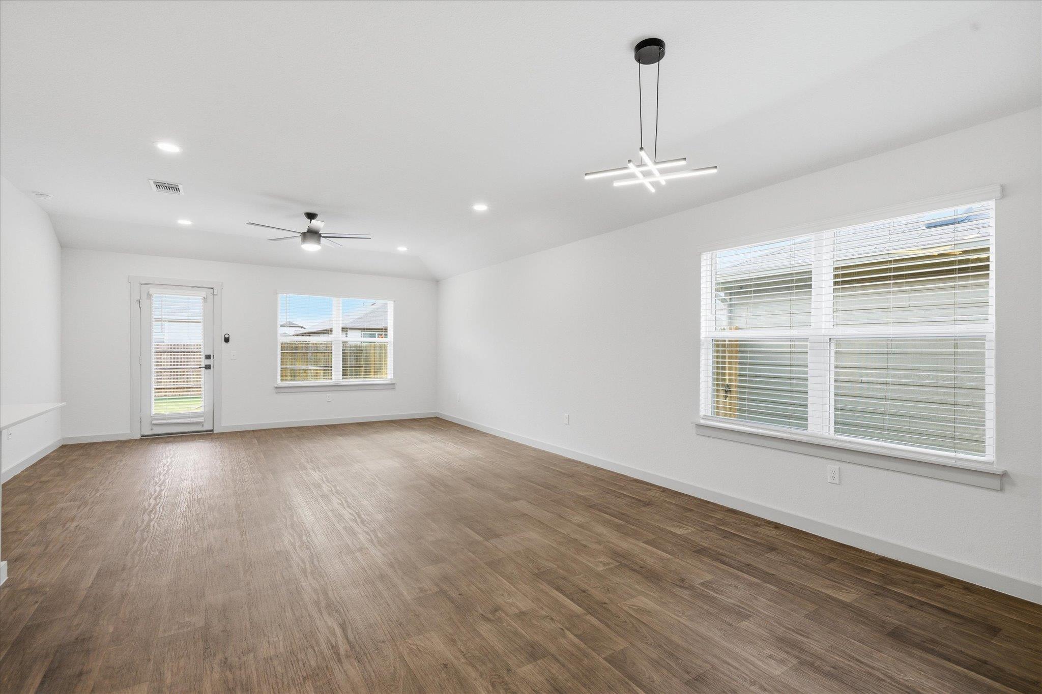 105 Krause Springs Dr, Hutto, TX 78634