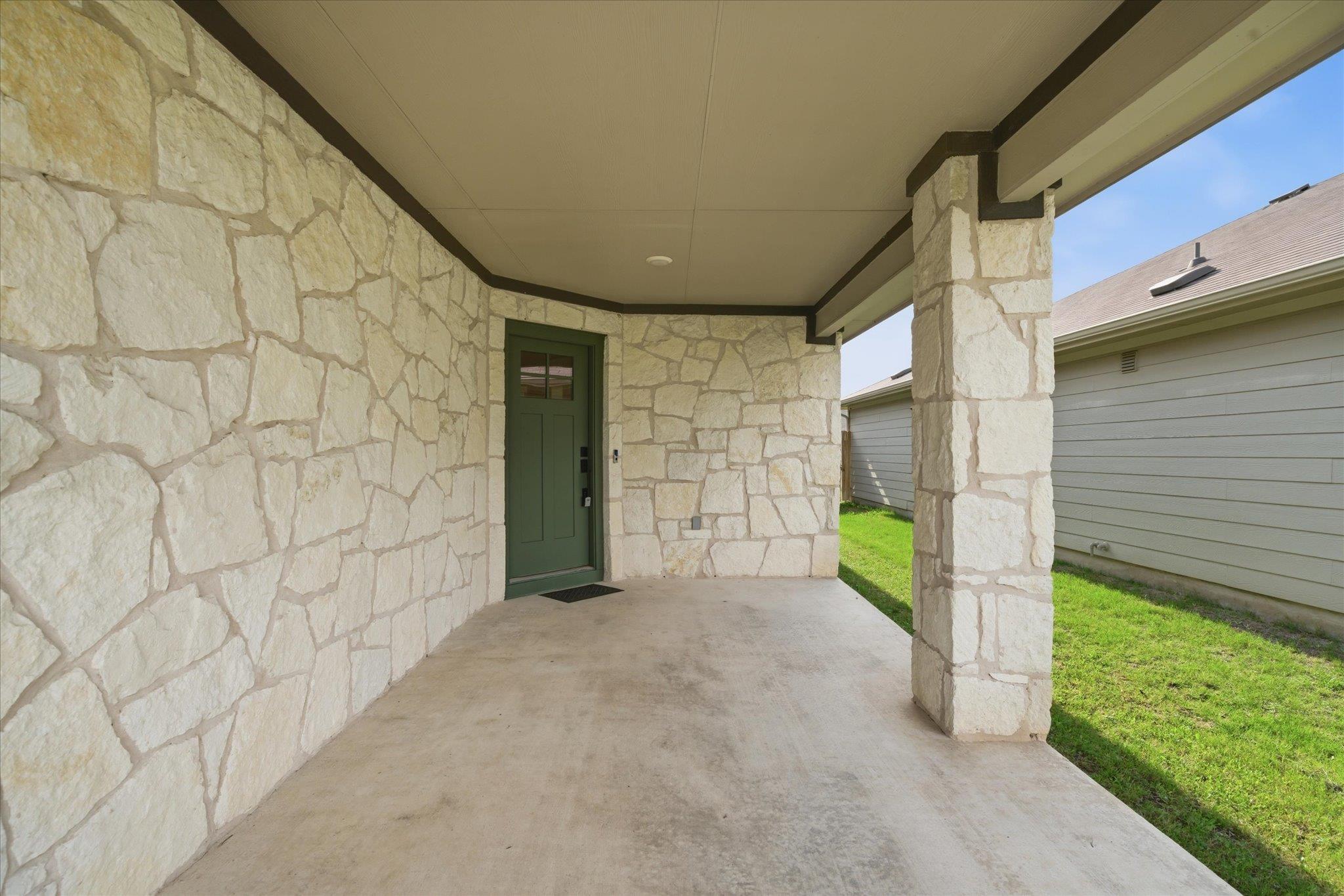 105 Krause Springs Dr, Hutto, TX 78634