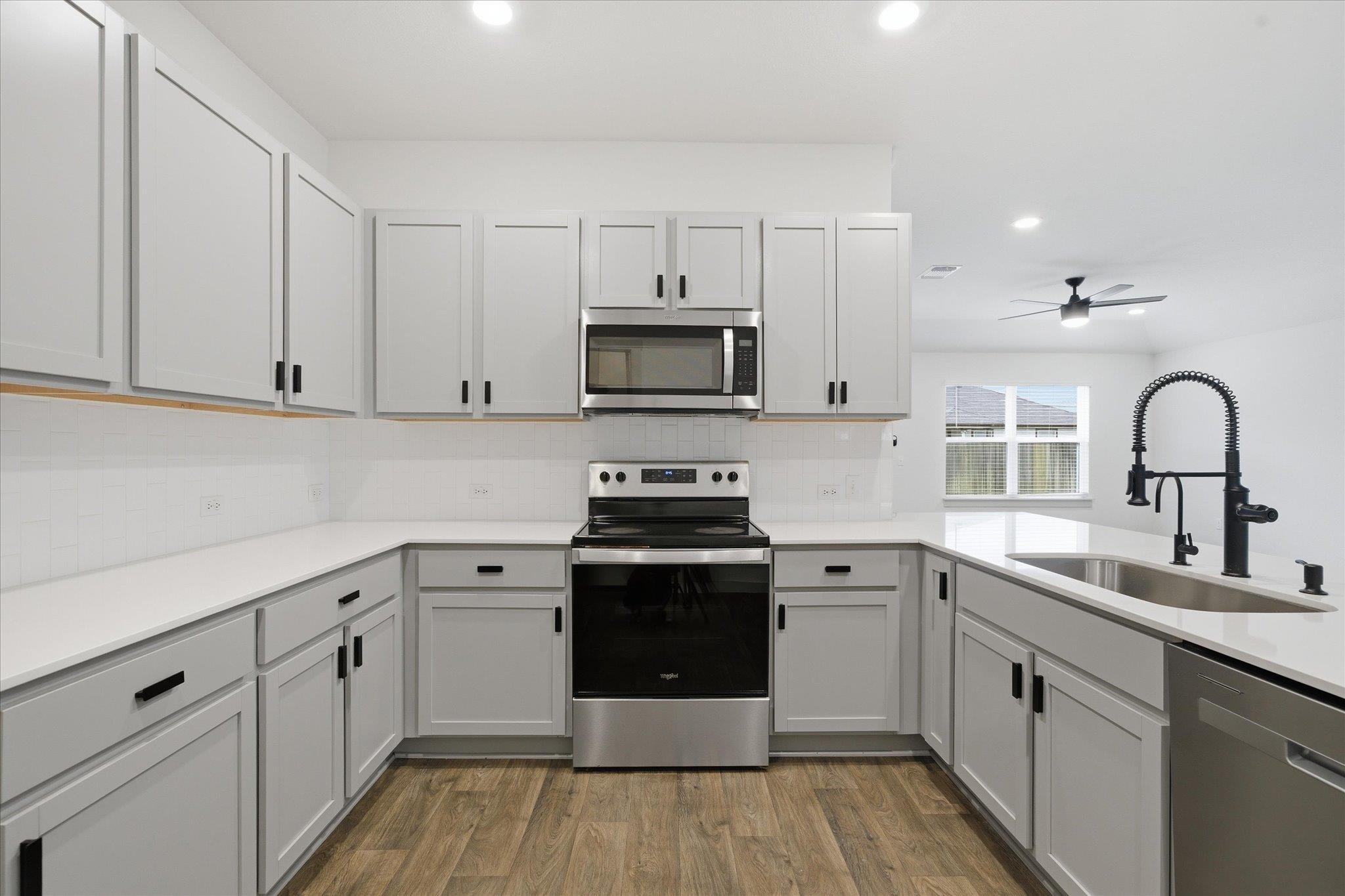 105 Krause Springs Dr, Hutto, TX 78634