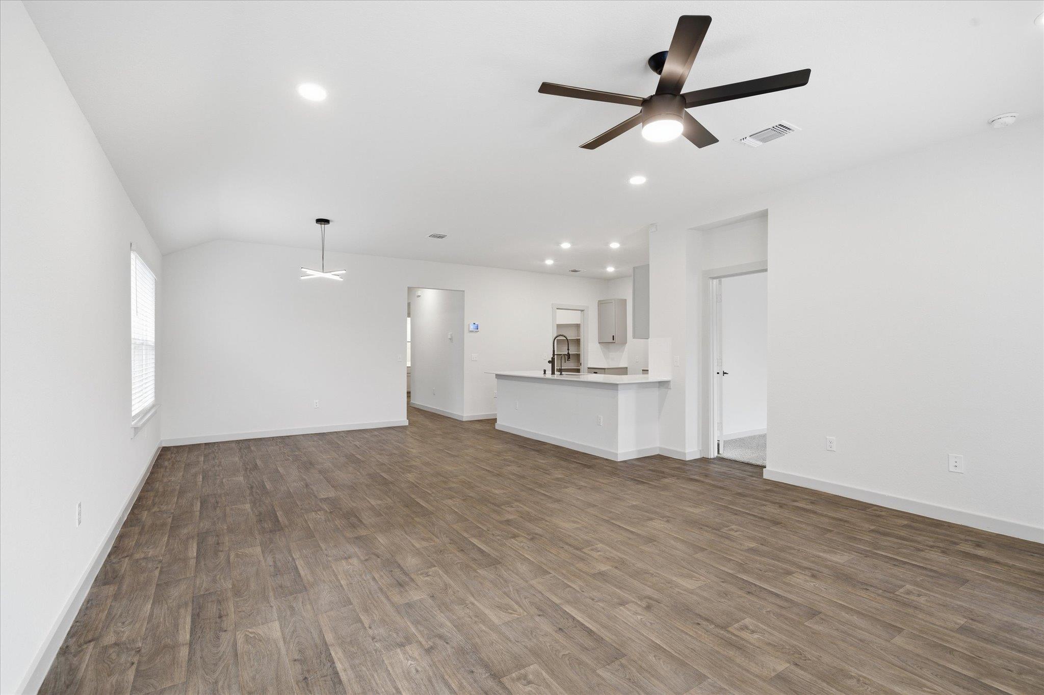 105 Krause Springs Dr, Hutto, TX 78634