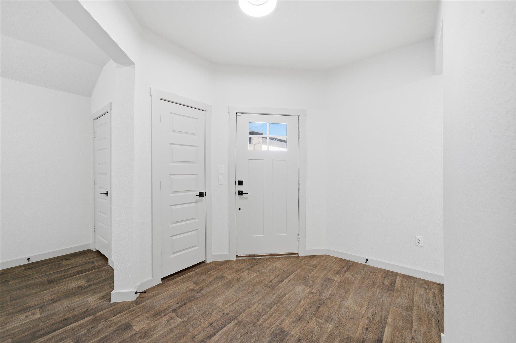 105 Krause Springs Dr, Hutto, TX 78634