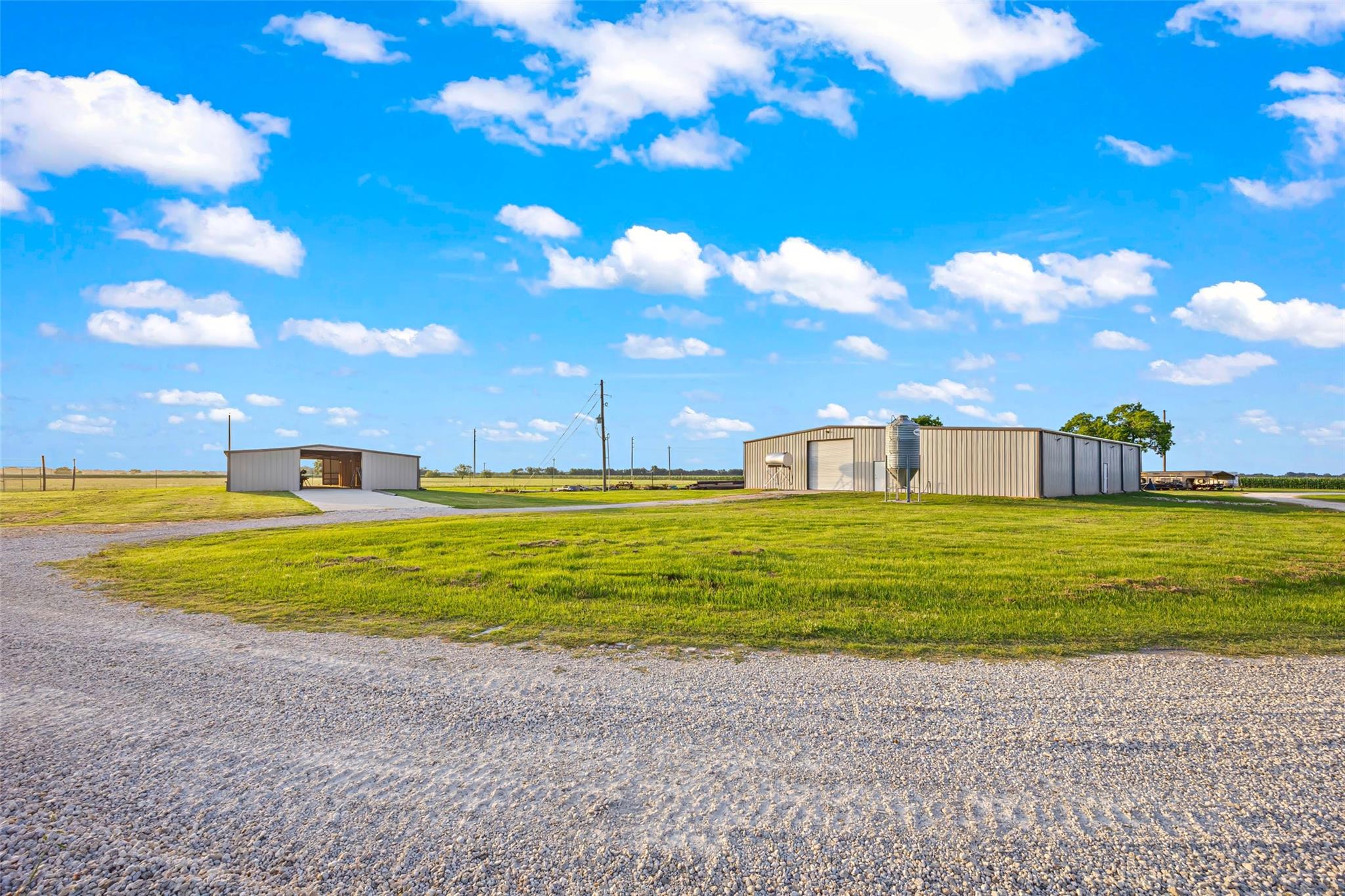 5523 Ehrman Lake Ln, Wallis, TX 77485