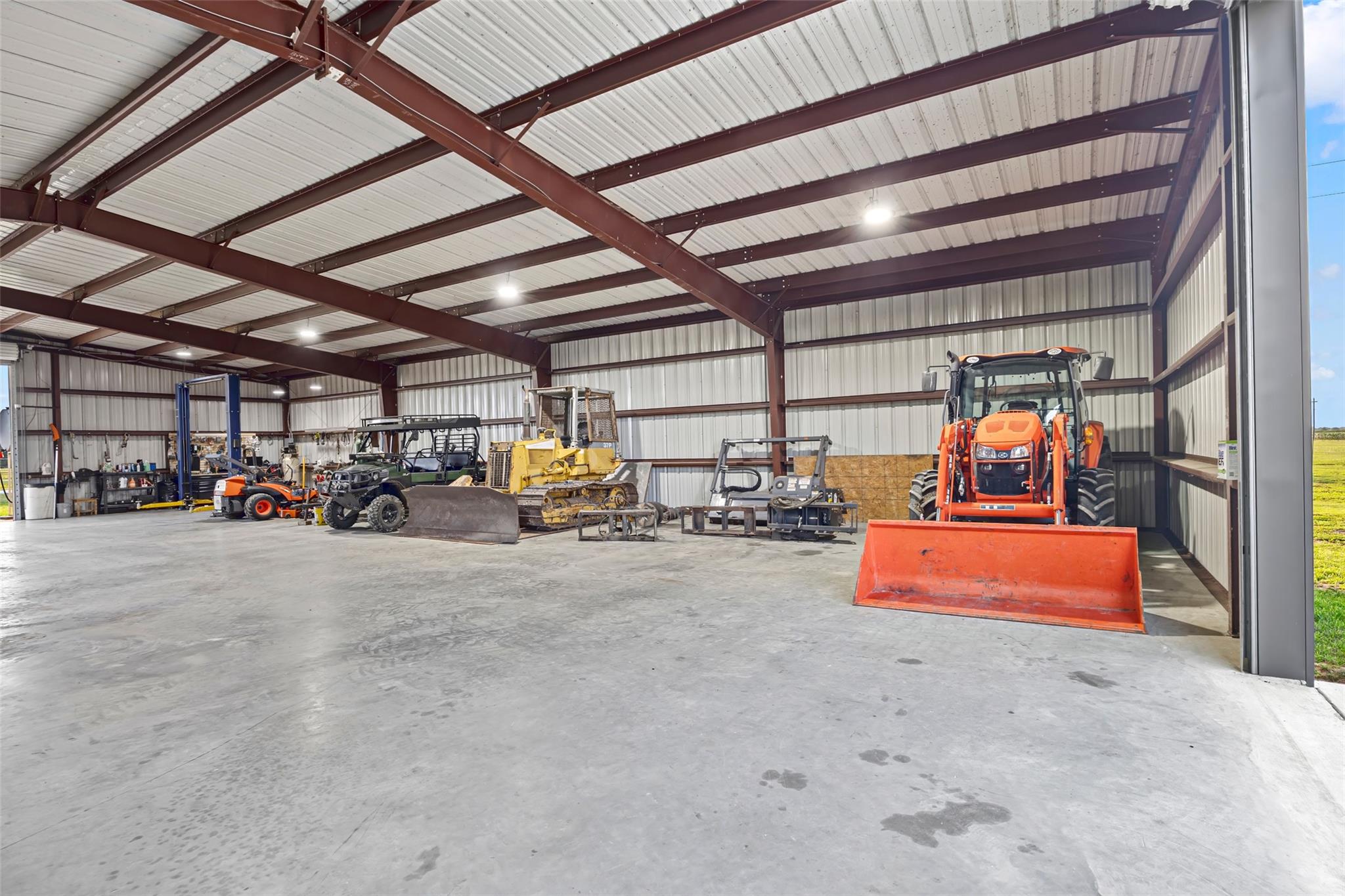 5523 Ehrman Lake Ln, Wallis, TX 77485