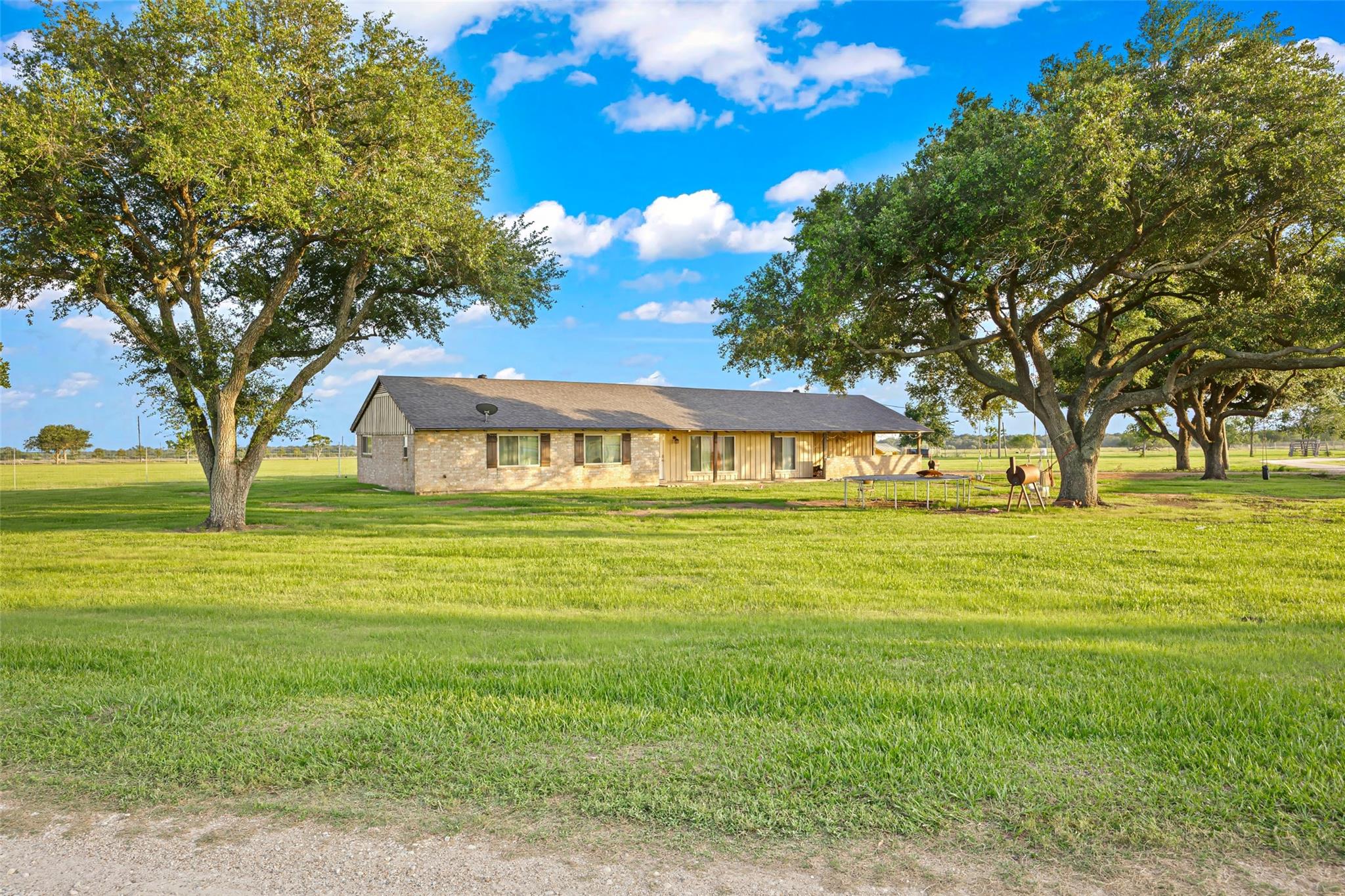 5523 Ehrman Lake Ln, Wallis, TX 77485