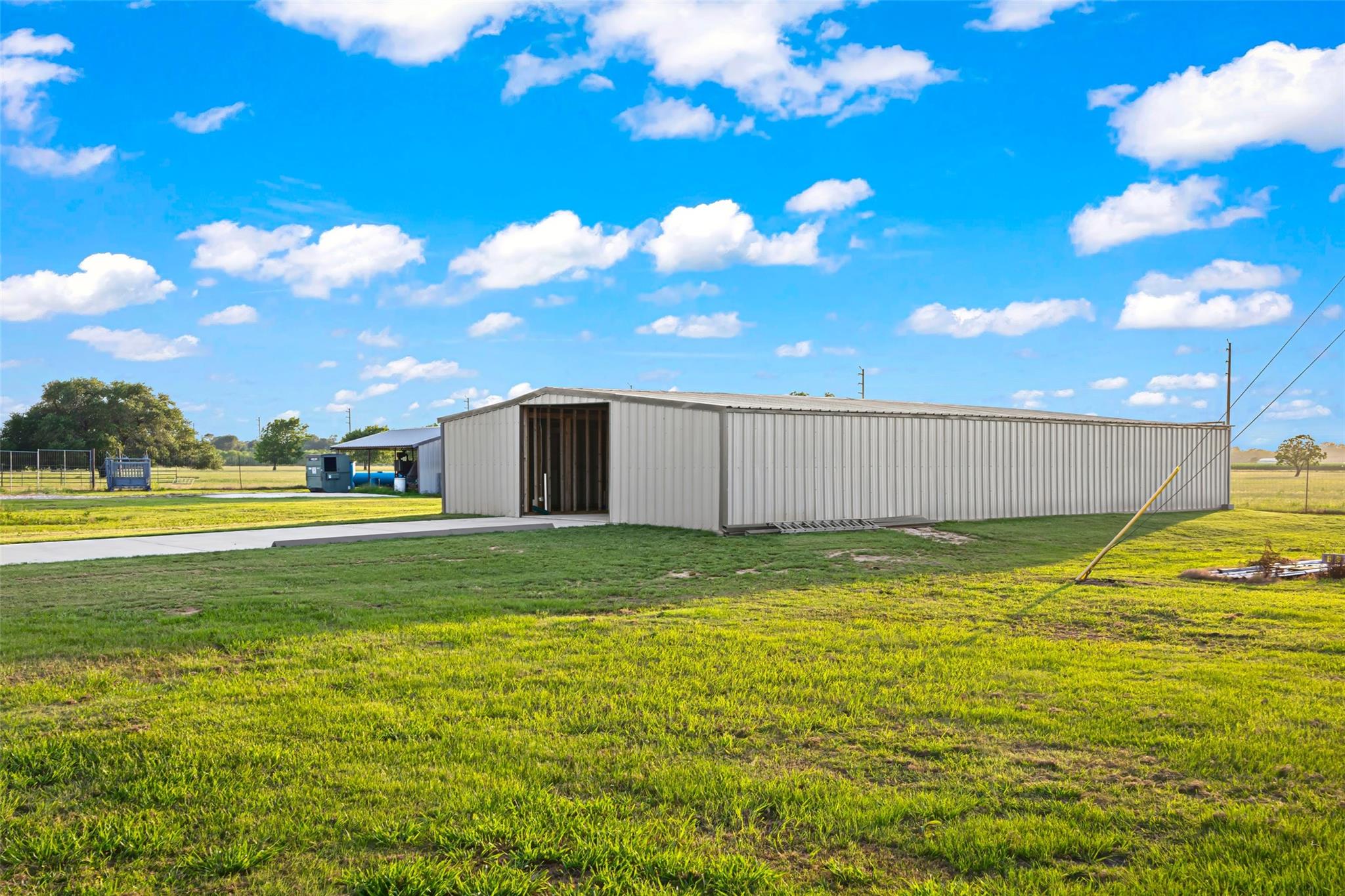 5523 Ehrman Lake Ln, Wallis, TX 77485