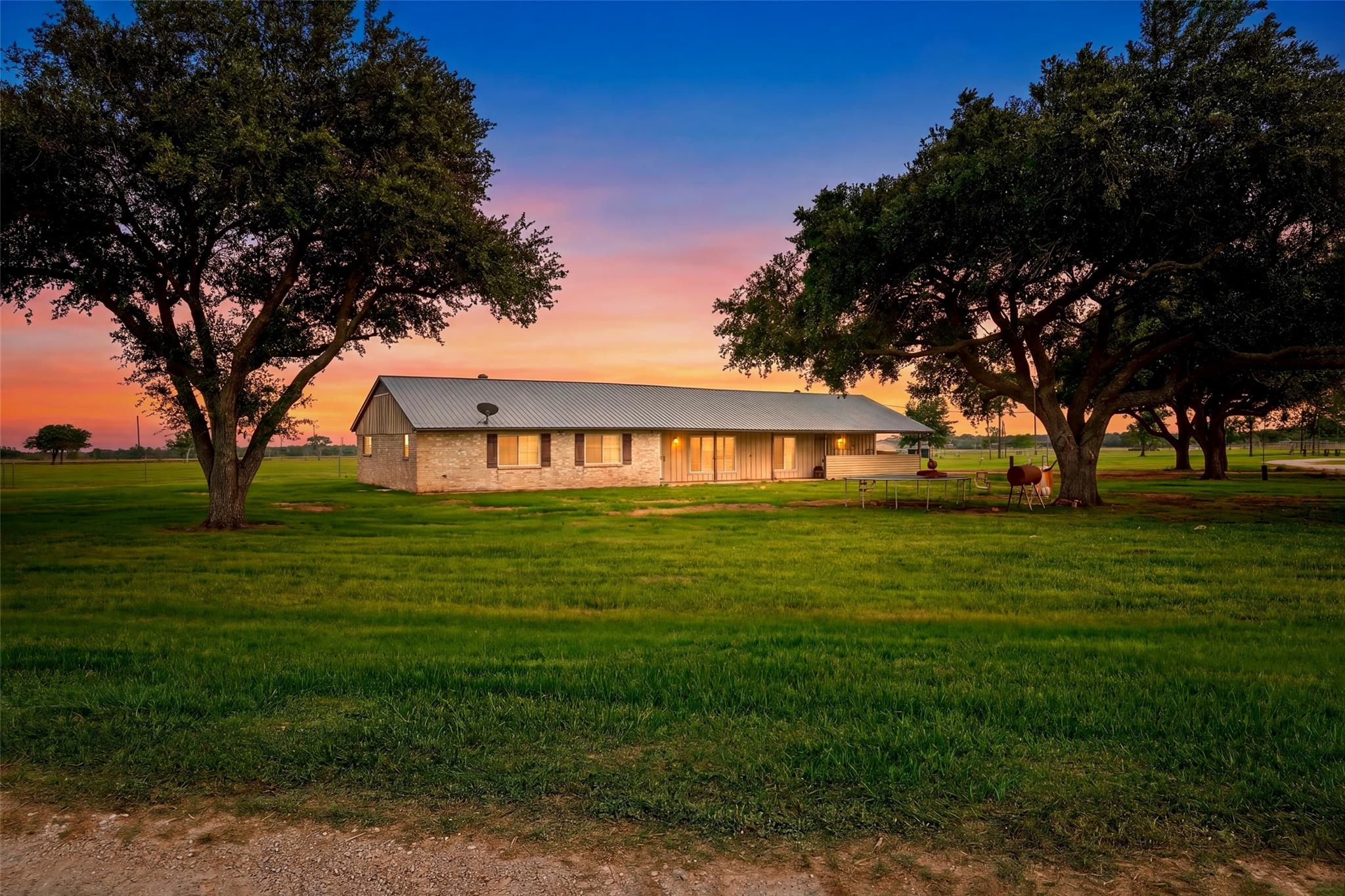 5523 Ehrman Lake Ln, Wallis, TX 77485
