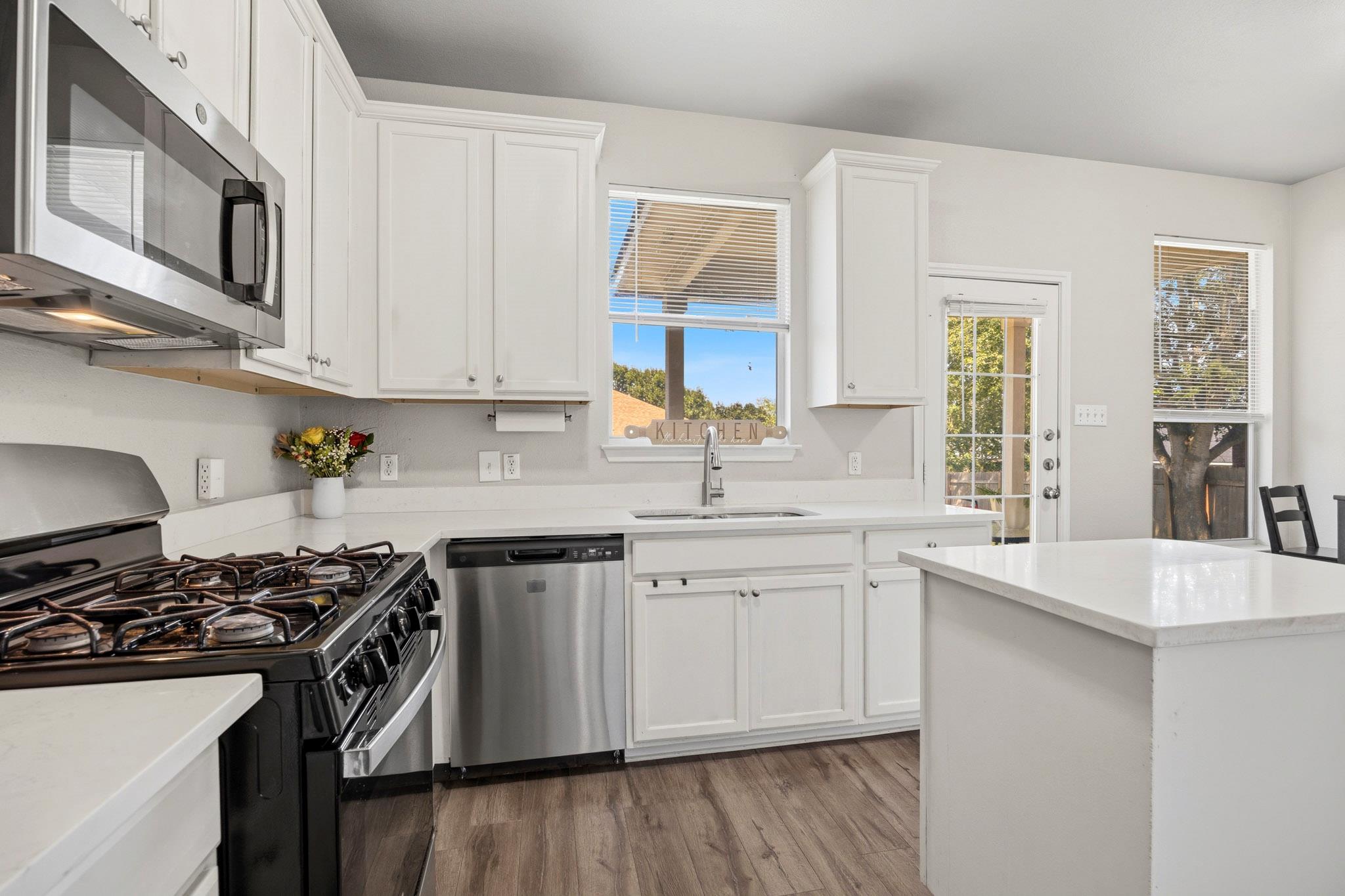 111 Brazos Ln, Kyle, TX 78640