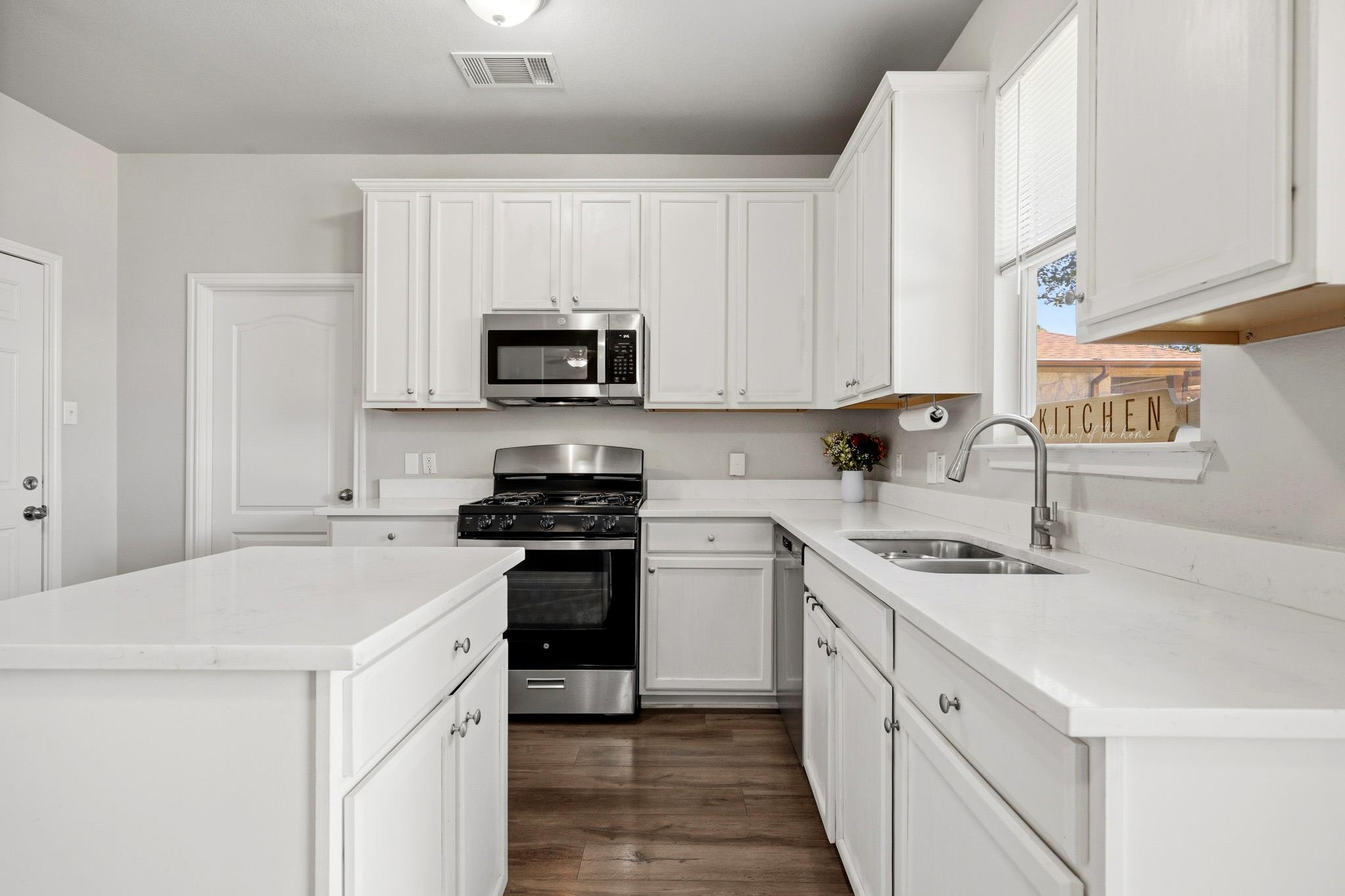 111 Brazos Ln, Kyle, TX 78640