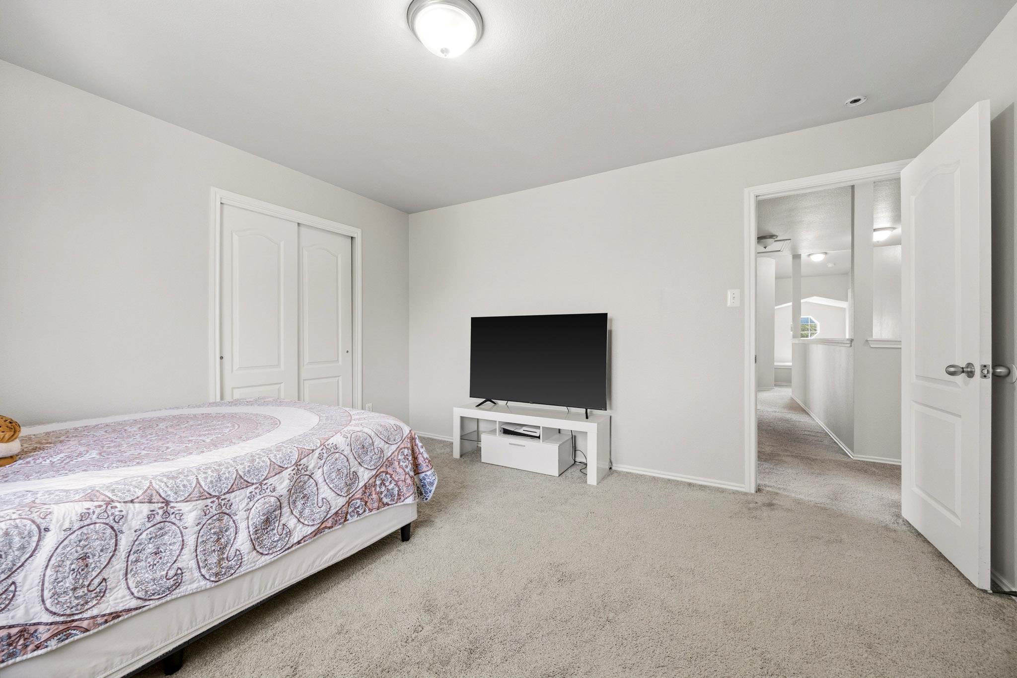 111 Brazos Ln, Kyle, TX 78640