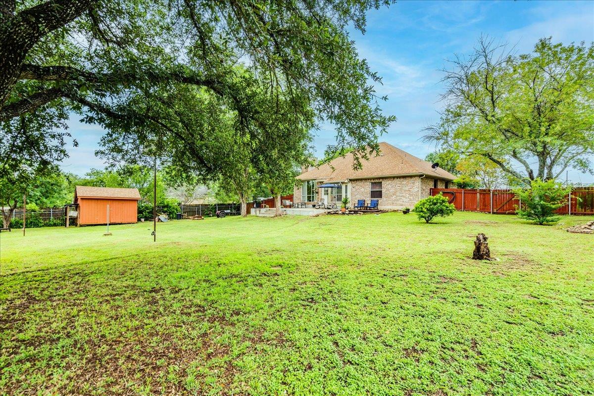 210 Meadow Woods Dr, Kyle, TX 78640